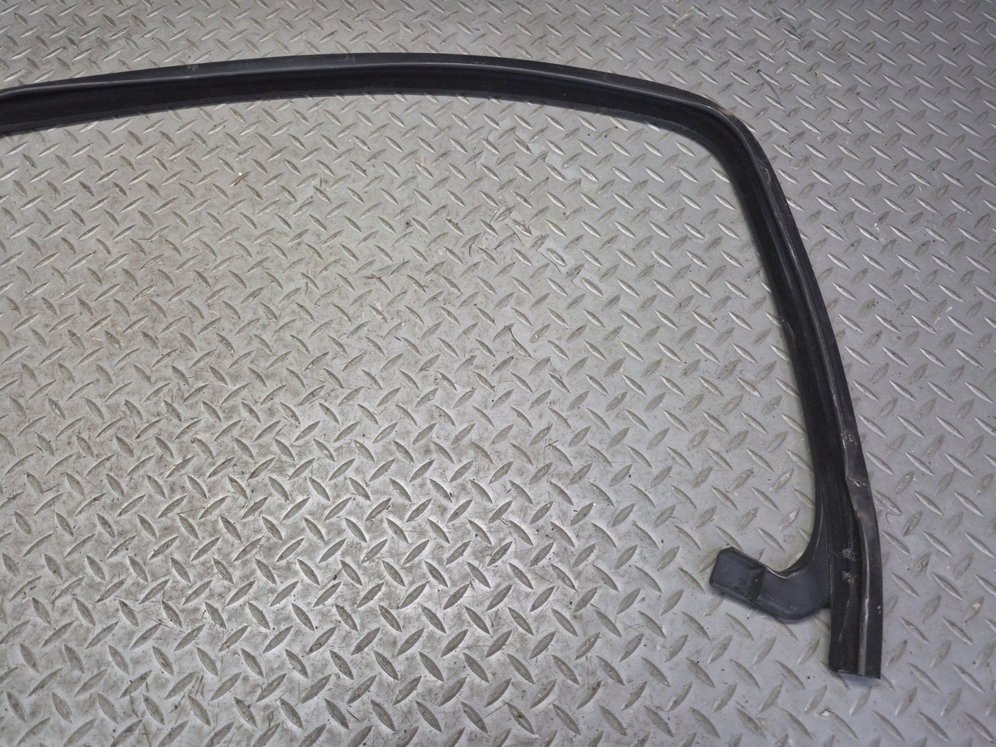 2003-2009 Hummer H2 Front Right Window Outer Inner Weatherstrip Rubber Seal Set