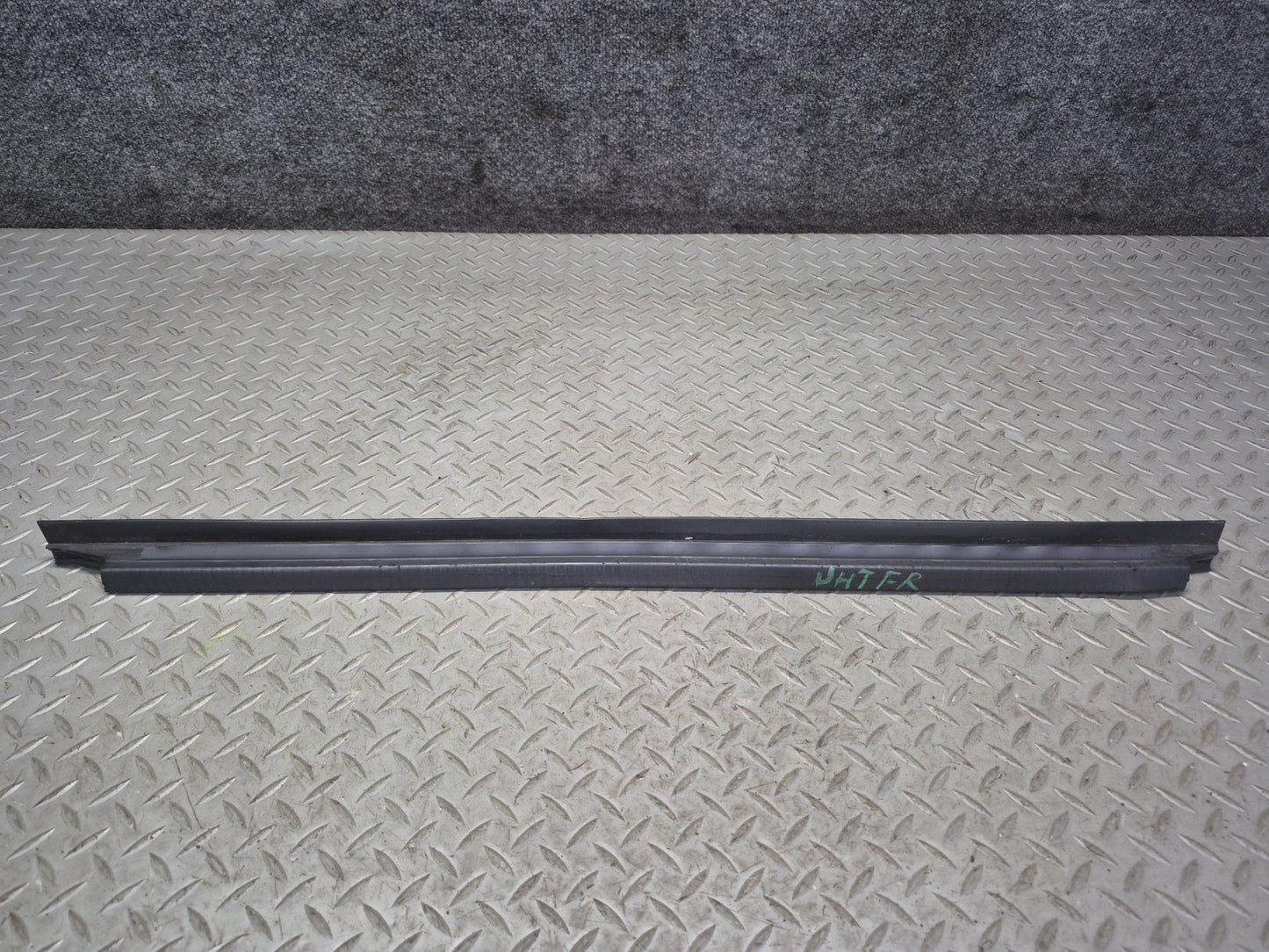 2003-2009 Hummer H2 Front Right Window Outer Inner Weatherstrip Rubber Seal Set