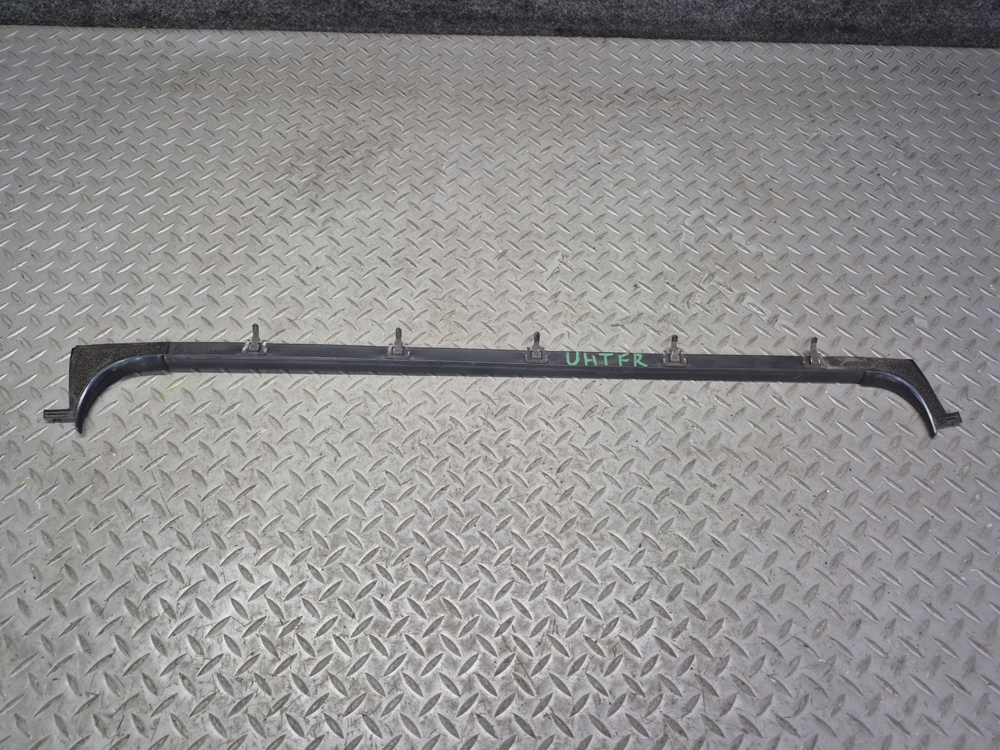 2003-2009 Hummer H2 Front Right Window Outer Inner Weatherstrip Rubber Seal Set