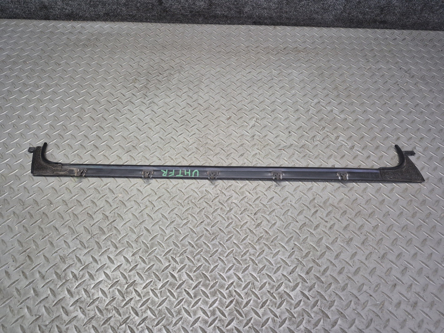 2003-2009 Hummer H2 Front Right Window Outer Inner Weatherstrip Rubber Seal Set