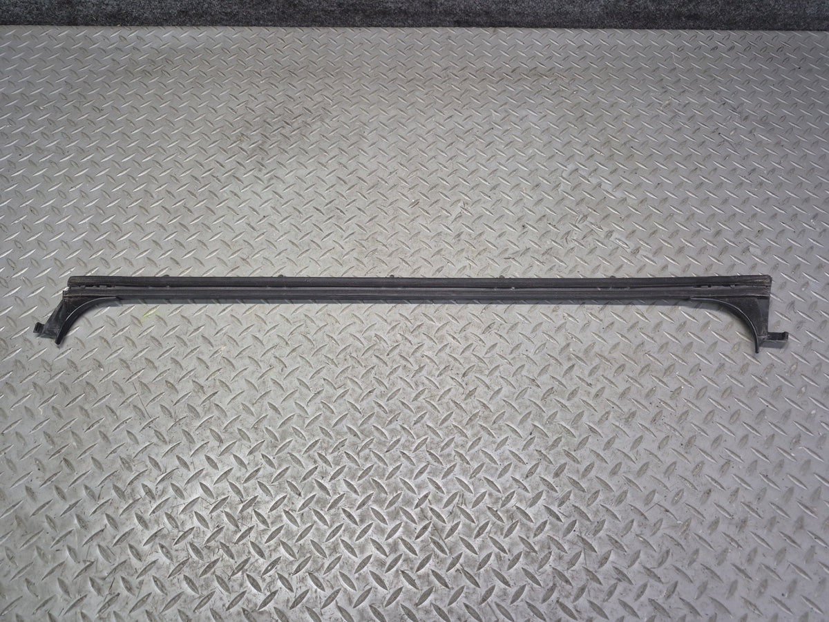 2003-2009 Hummer H2 Front Right Window Outer Inner Weatherstrip Rubber Seal Set