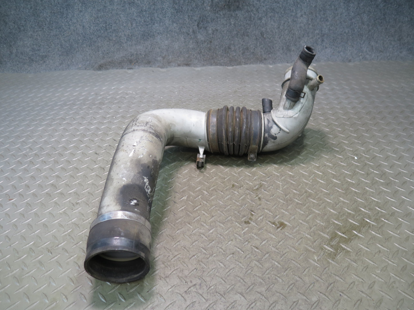 84-89 Nissan Z31 300ZX 3.0L VG30E NON Turbo Air Intake Hose Pipe Line OEM