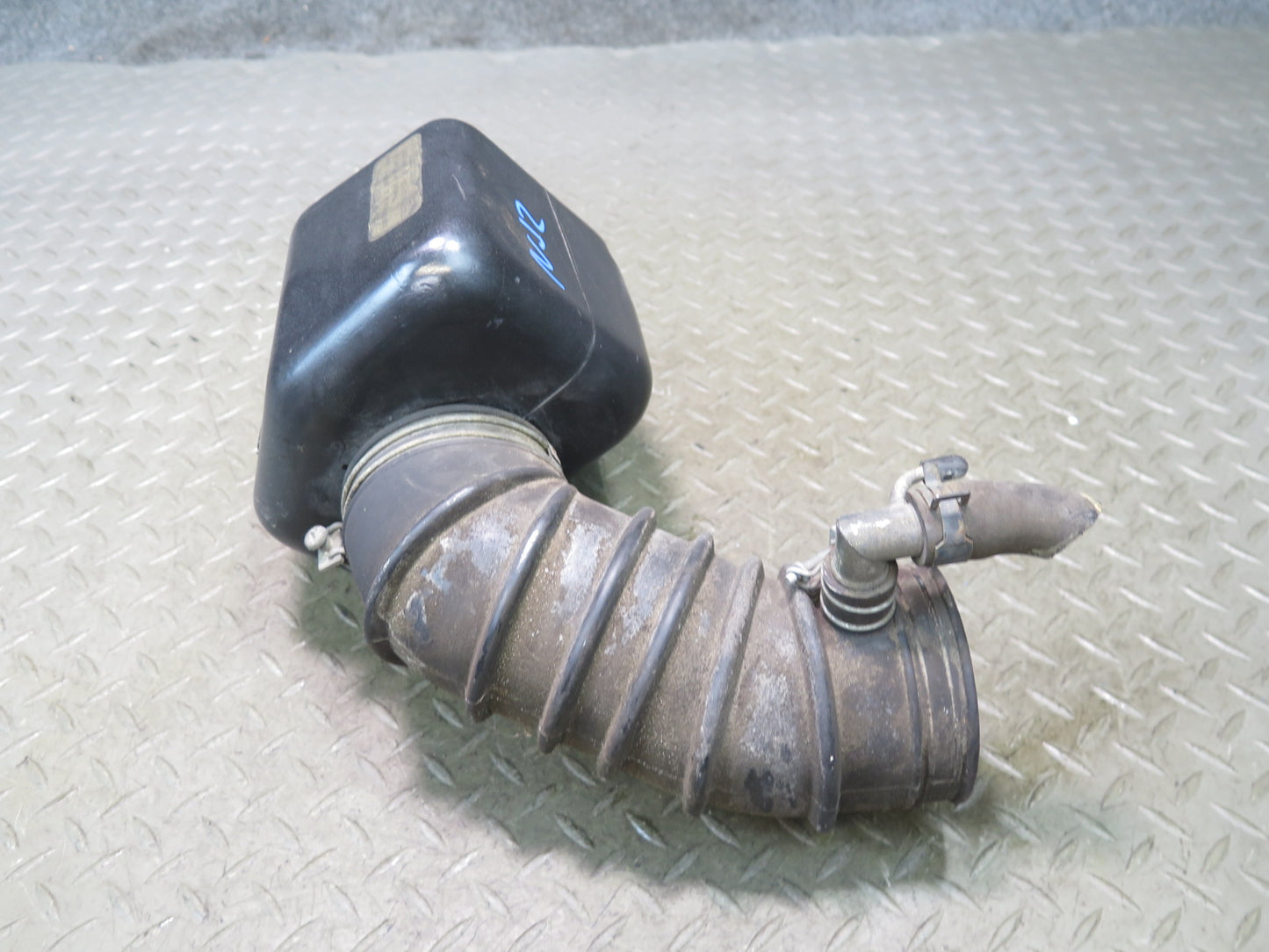85-89 Nissan Z31 300ZX NA Air Intake Filter Resonator Box w Hose 16580-01P00 OEM