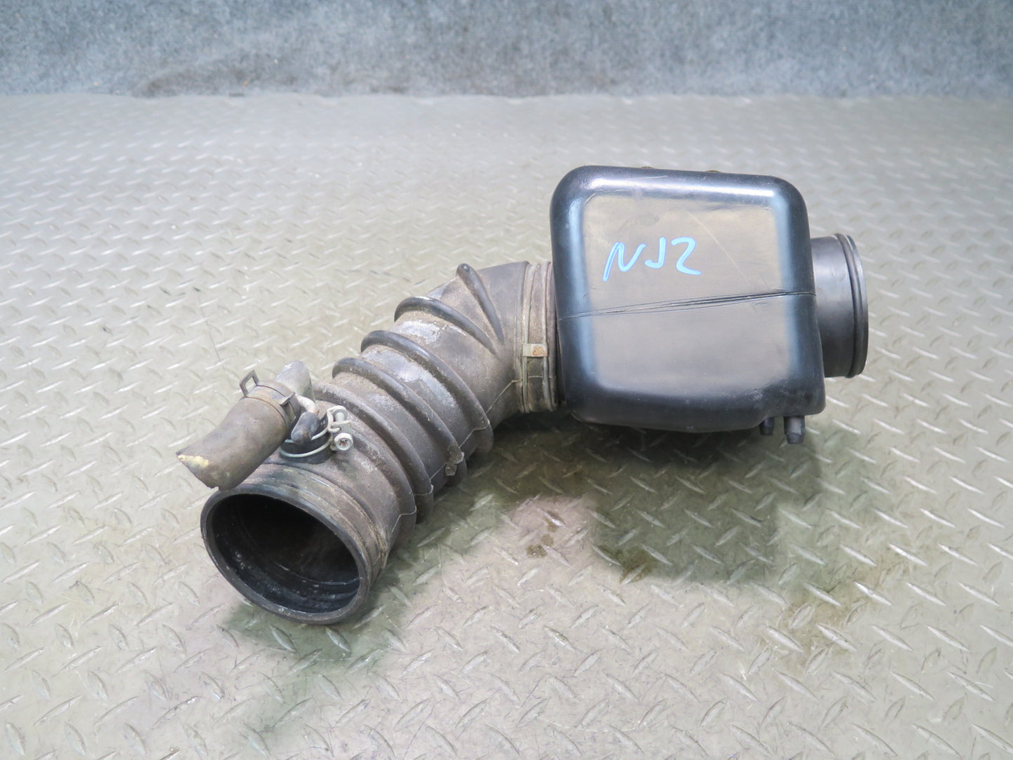 85-89 Nissan Z31 300ZX NA Air Intake Filter Resonator Box w Hose 16580-01P00 OEM