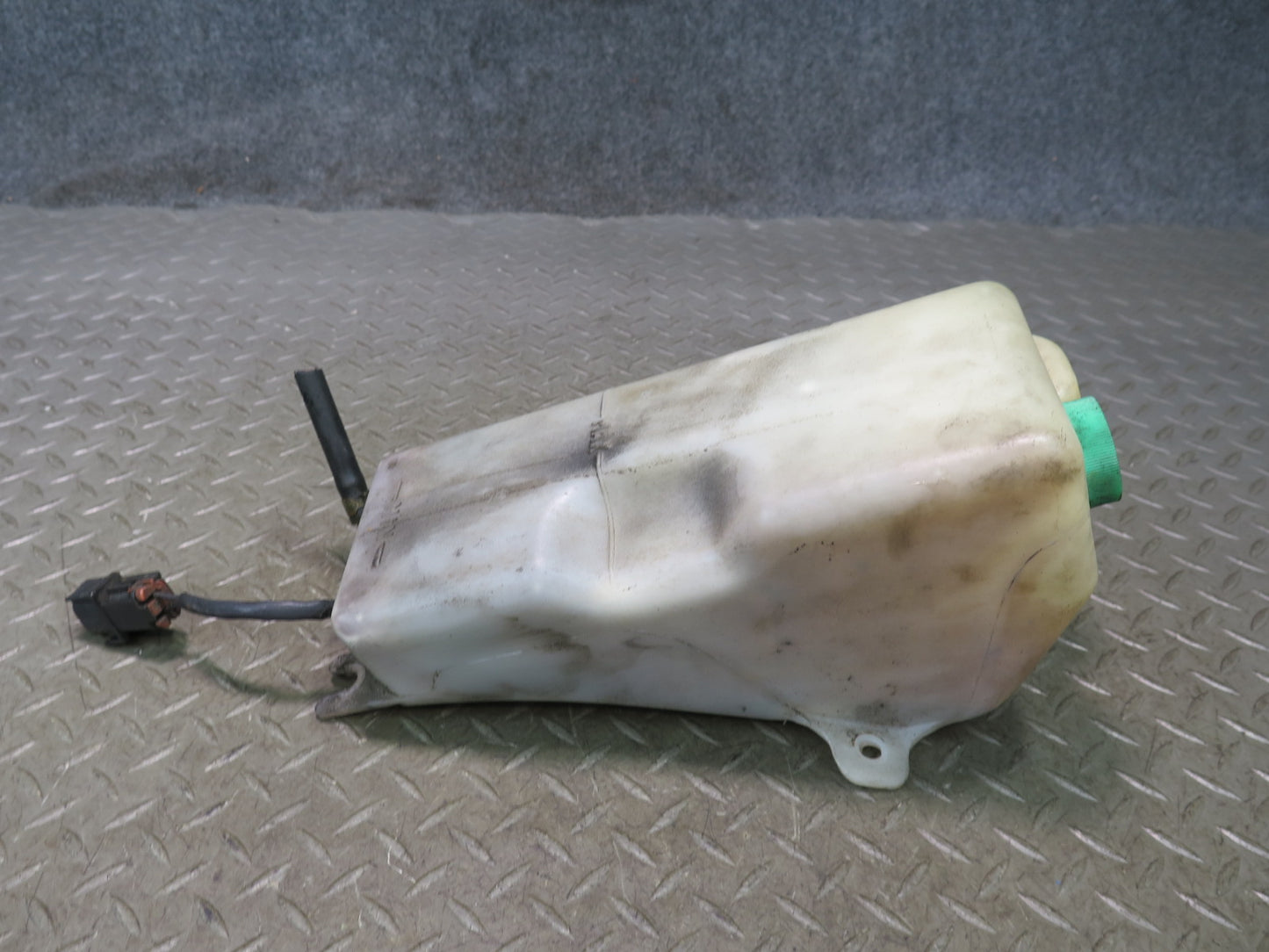 85-89 Nissan Z31 300ZX NON Turbo Engine Coolant Expansion Overflow Tank OEM