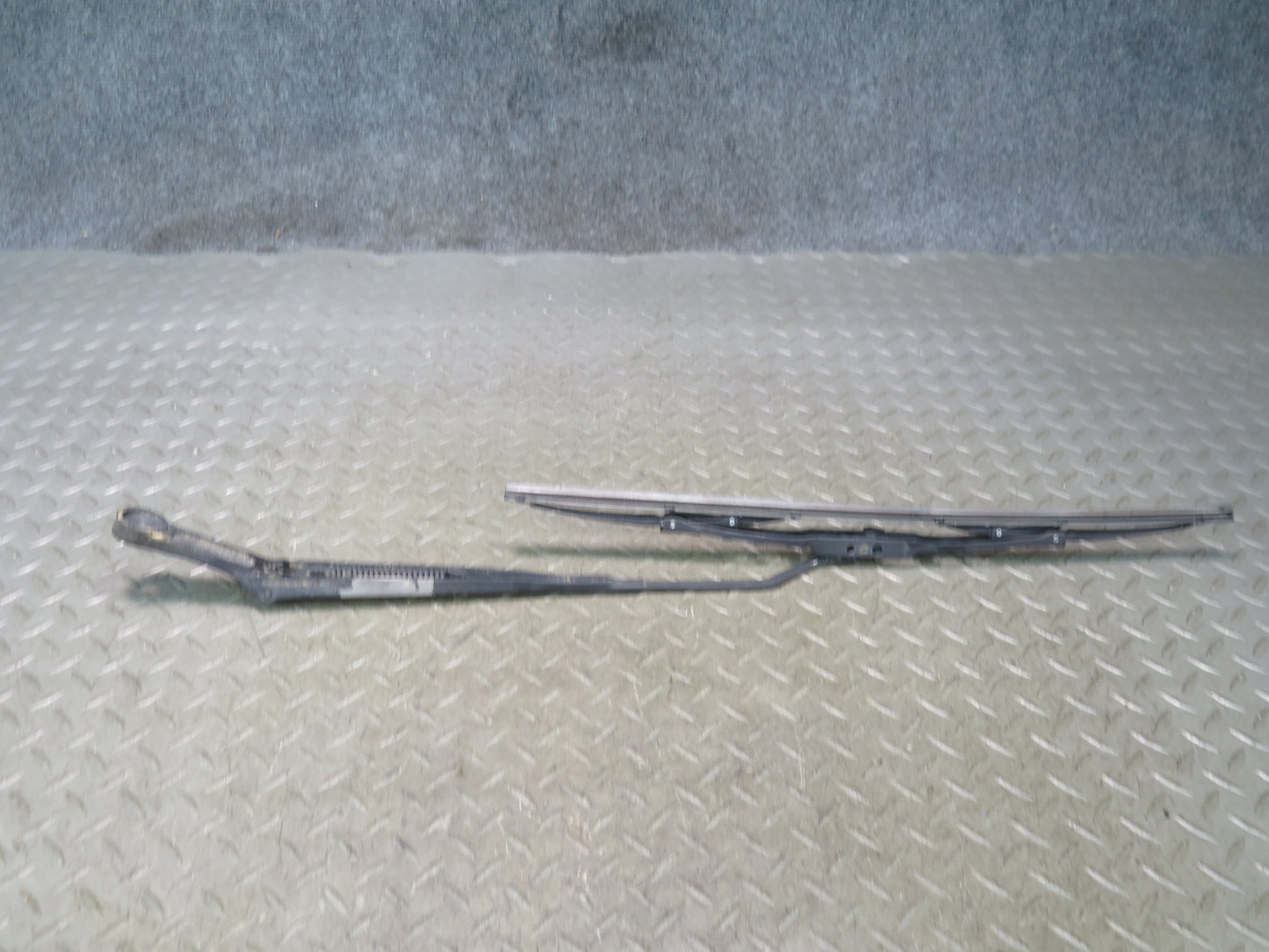 84-89 Nissan Z31 300ZX Set of 2 Front Windshield Left & Right Wiper Arm OEM