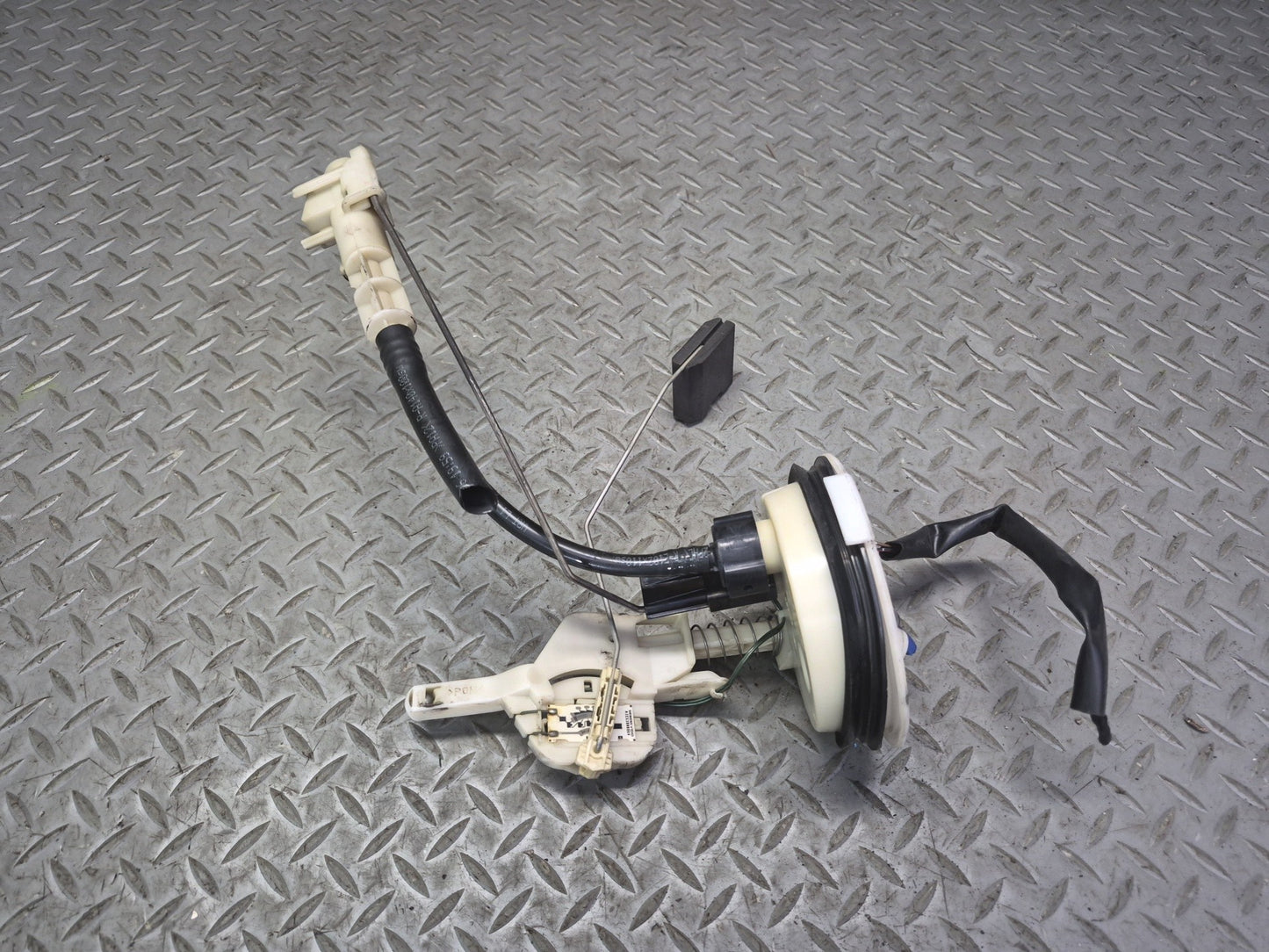 01-06 BMW E46 330i 330Ci 3.0L M54 Fuel Pump Level Sensor Sending Unit Set OEM