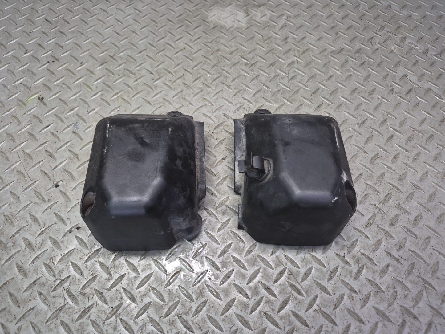 2006-2010 BMW E64 E63 M6 S85 Engine Left Right Cylinder Head Valve Cover Set