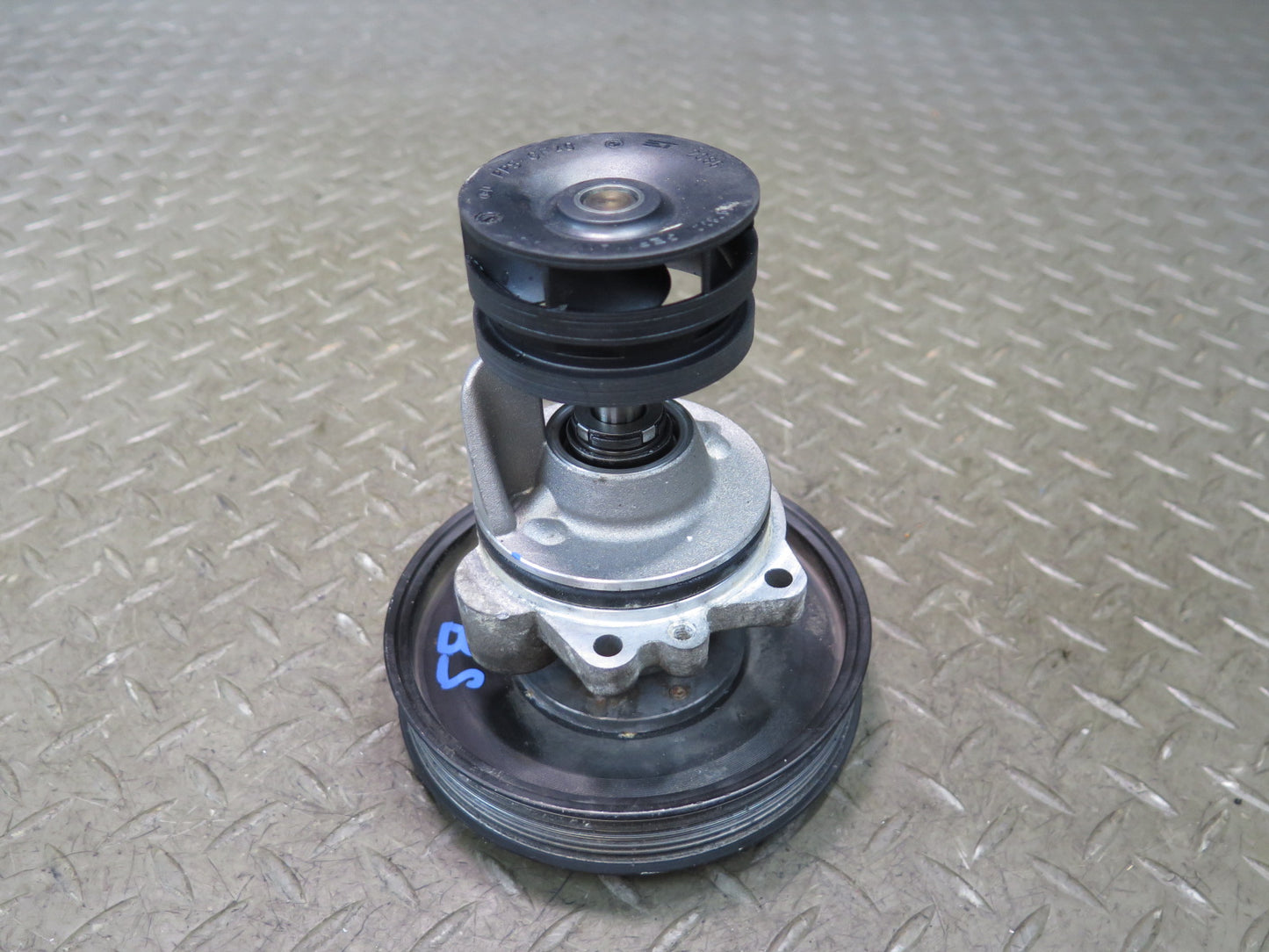 2006-2010 BMW E64 E63 M6 S85 Engine Water Coolant Pump W/ Pulley 7834065