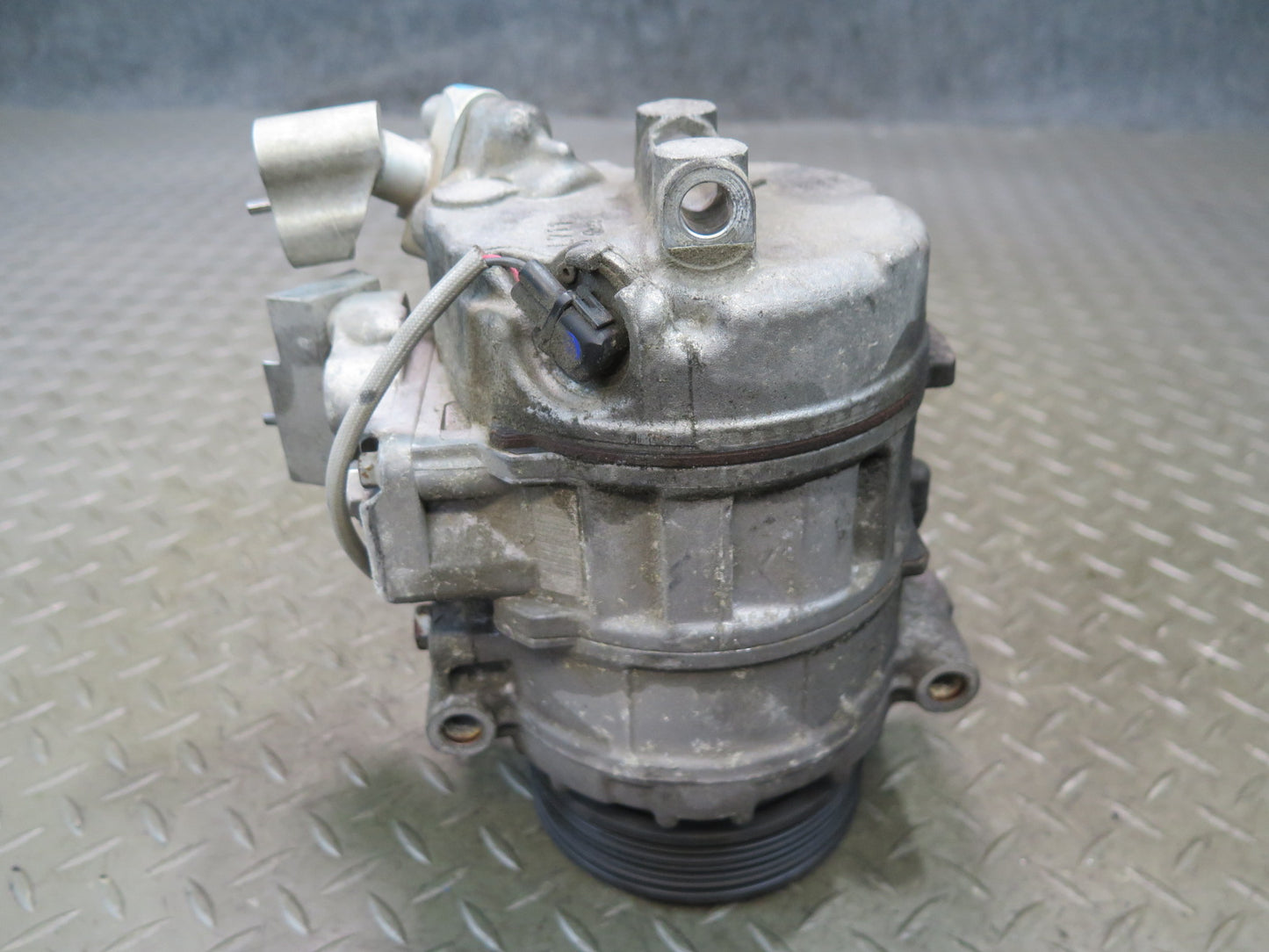 2006-2010 BMW E64 E63 M6 S85 A/C Air Conditioning Compressor Pump 6933174