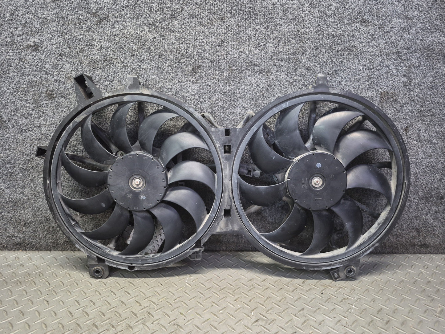 09-20 Nissan Z34 370Z A/T Engine Cooling Dual Fan Motor Shroud OEM