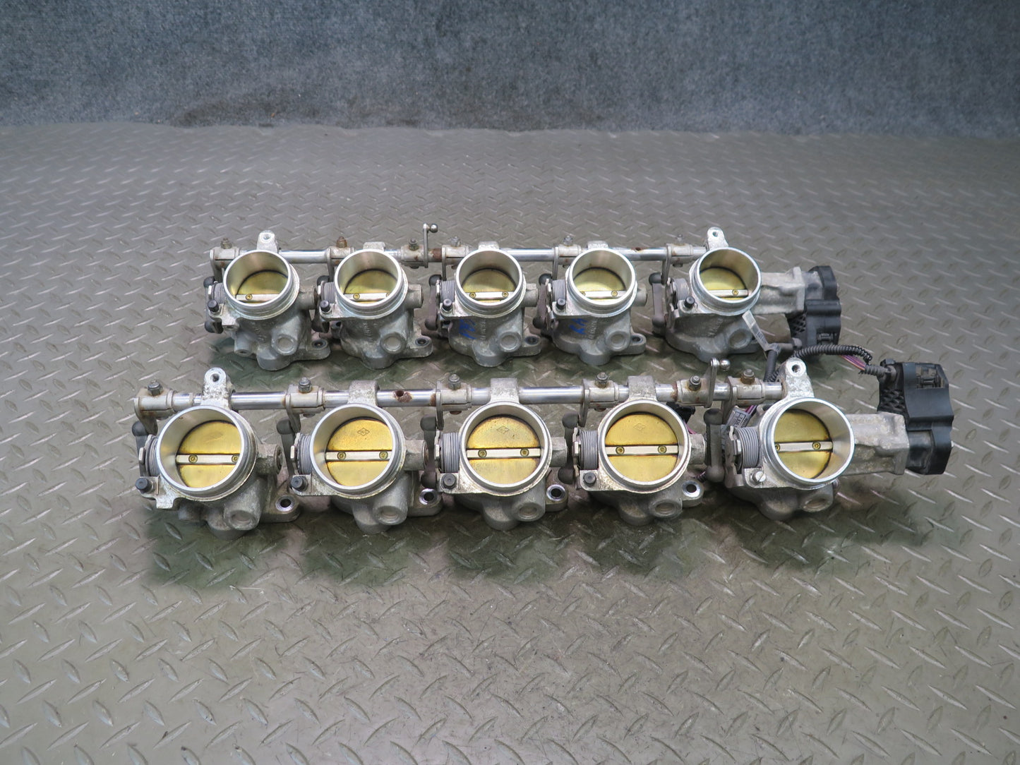 2006-2010 BMW E64 E63 M6 S85 Engine Throttle Body Assembly Set