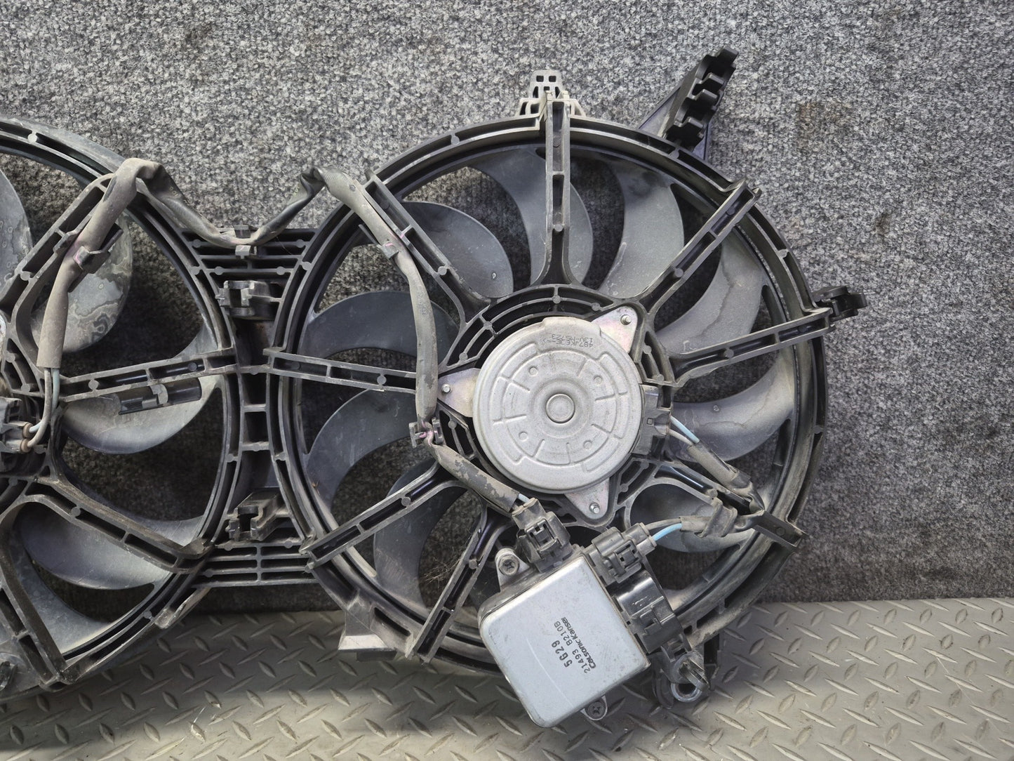 09-20 Nissan Z34 370Z A/T Engine Cooling Dual Fan Motor Shroud OEM