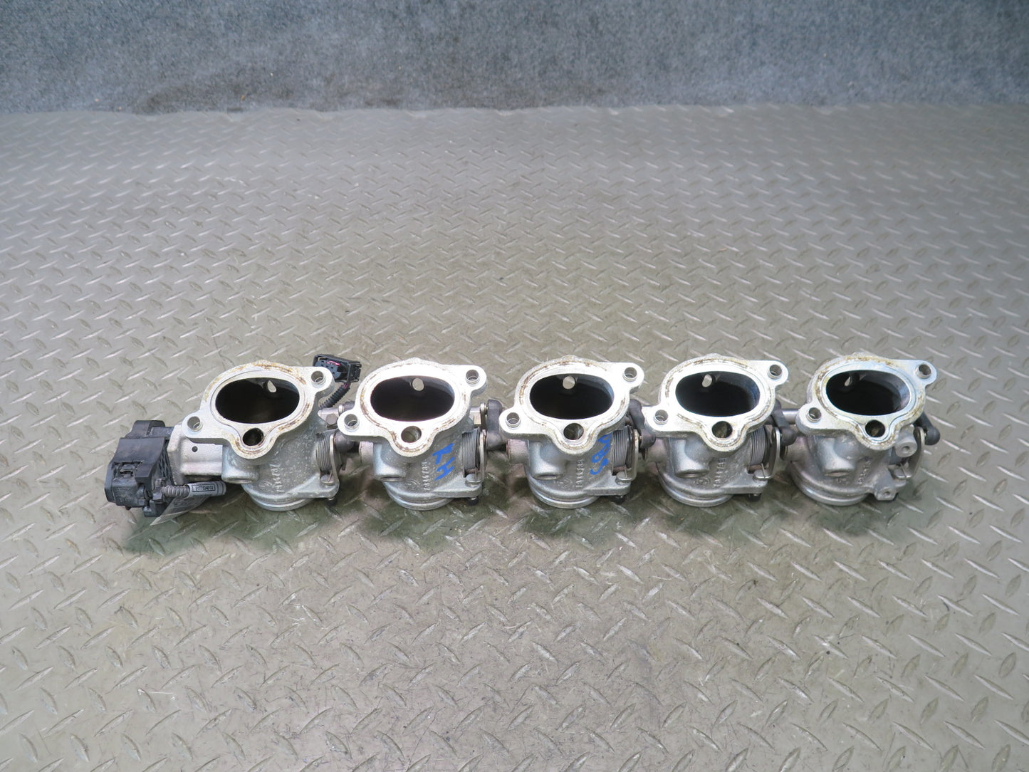 2006-2010 BMW E64 E63 M6 S85 Engine Throttle Body Assembly Set