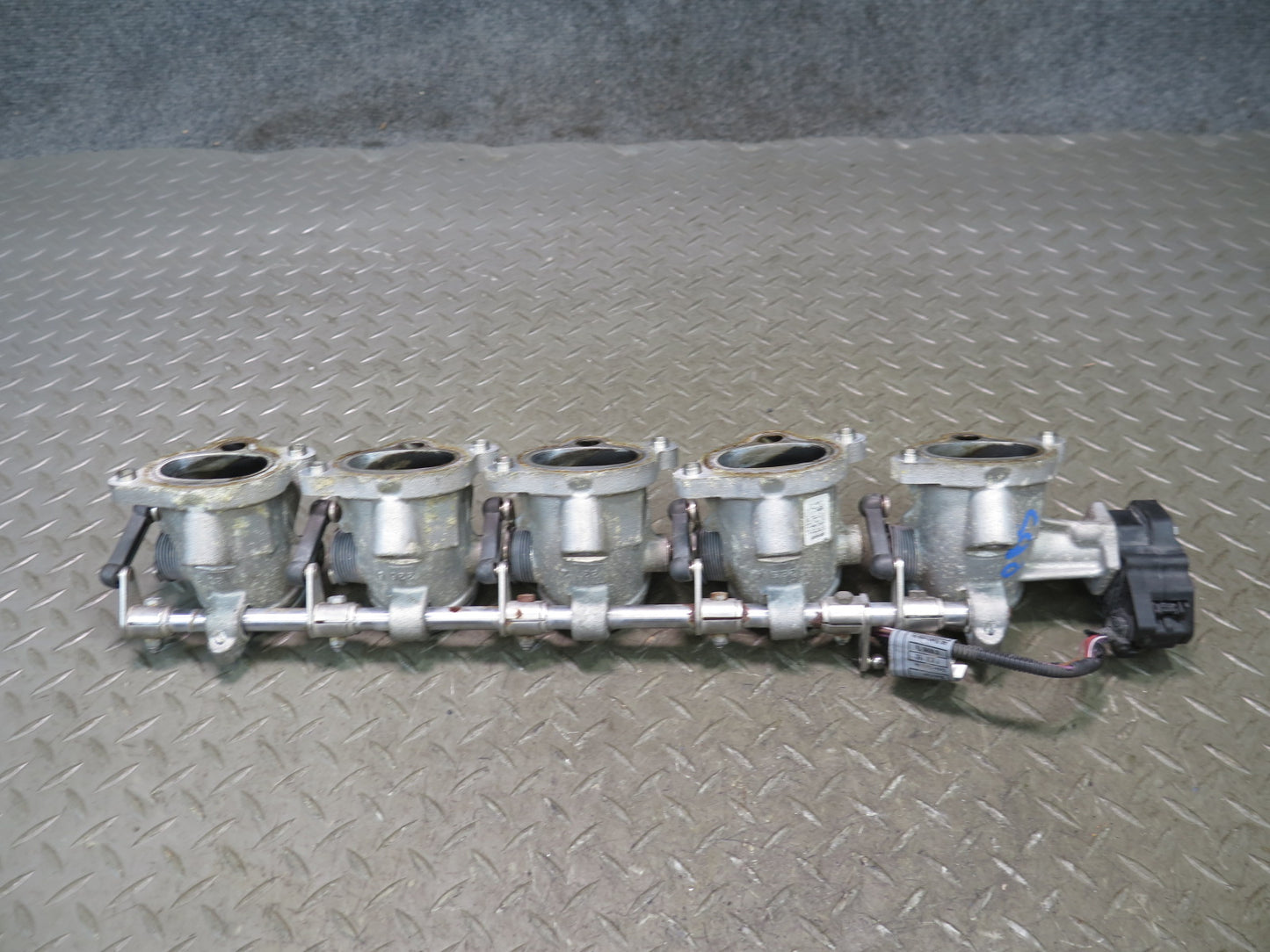 2006-2010 BMW E64 E63 M6 S85 Engine Throttle Body Assembly Set