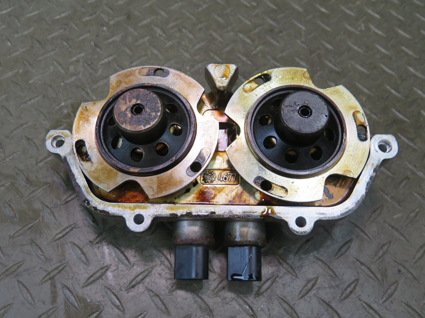 2006-2010 BMW E64 E63 M6 S85 Left Vanos Variable Valve Timing Unit W/ Solenoids