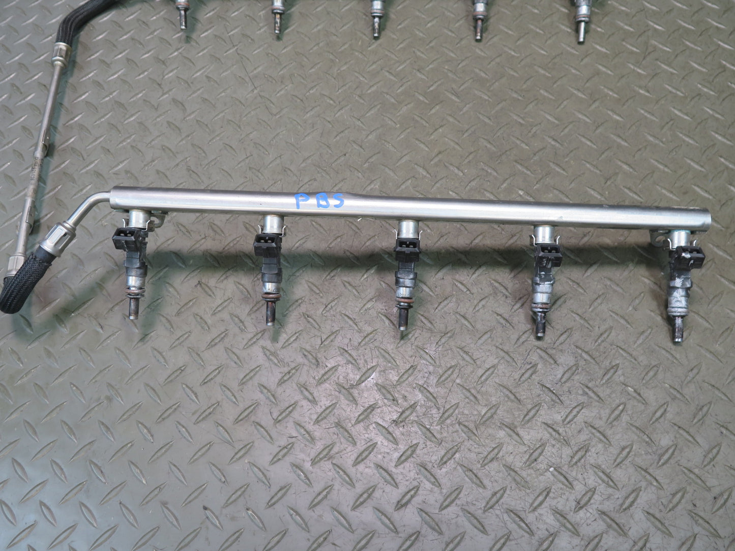 2006-2010 BMW E64 E63 M6 S85 V10 Engine Left & Right Fuel Rail W/ Injectors Set