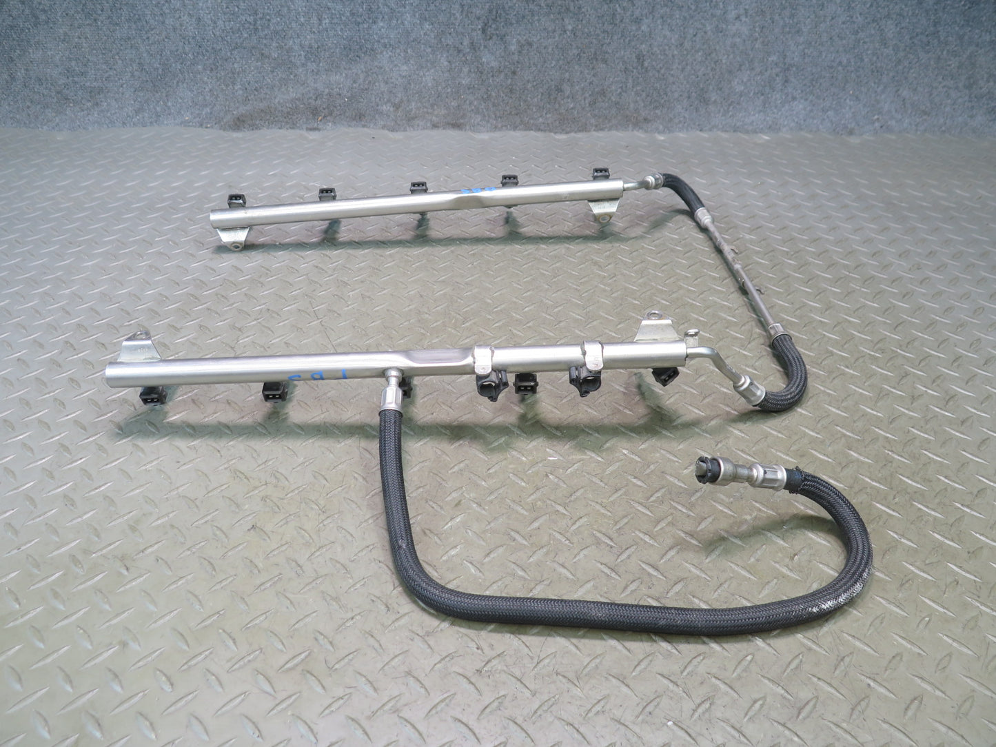 2006-2010 BMW E64 E63 M6 S85 V10 Engine Left & Right Fuel Rail W/ Injectors Set