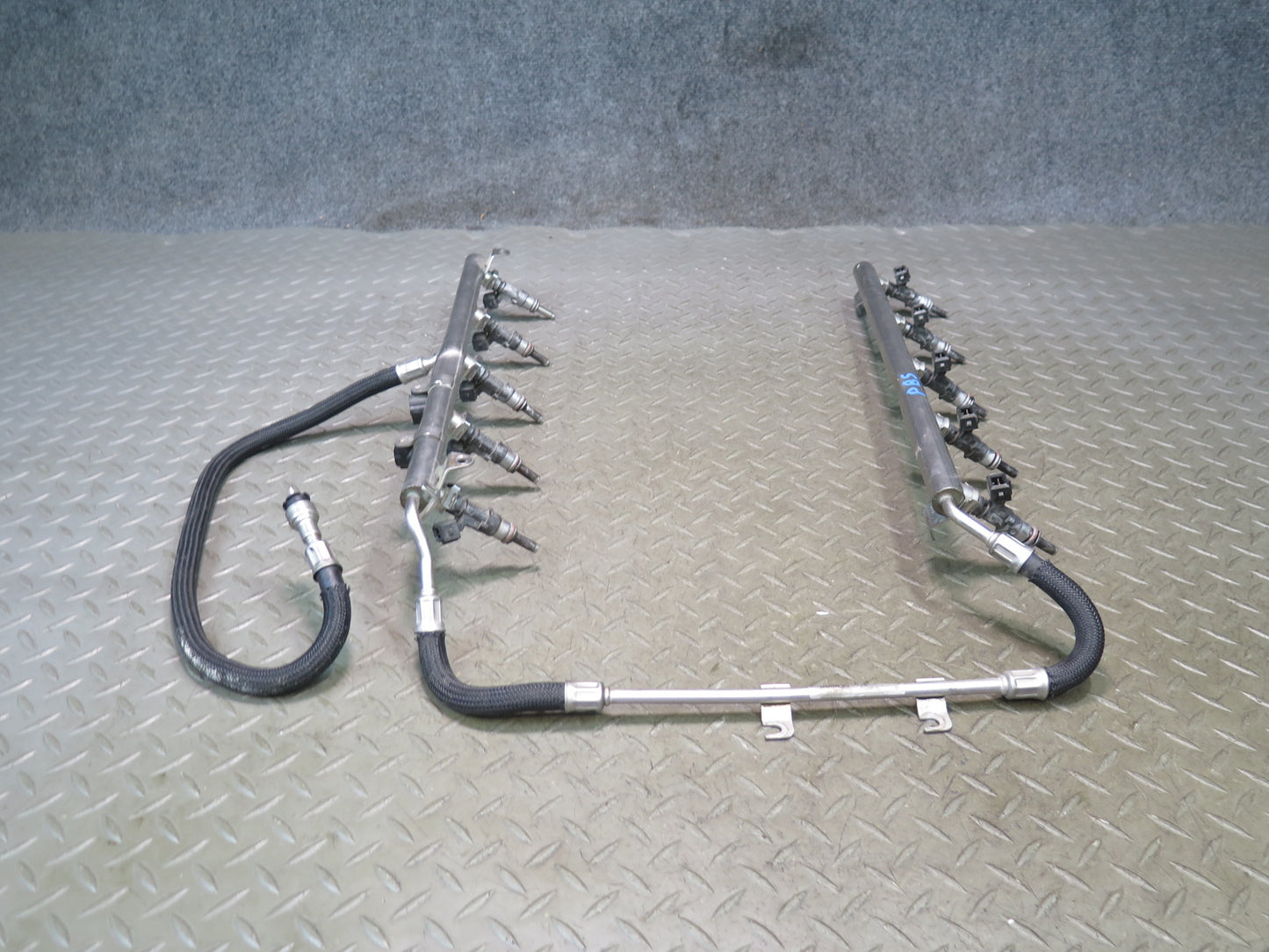 2006-2010 BMW E64 E63 M6 S85 V10 Engine Left & Right Fuel Rail W/ Injectors Set