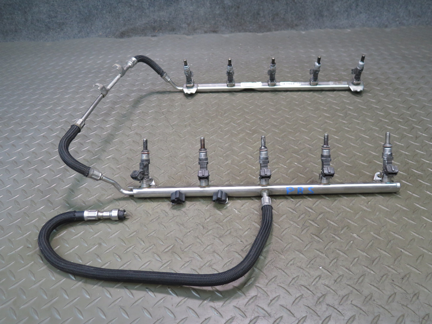 2006-2010 BMW E64 E63 M6 S85 V10 Engine Left & Right Fuel Rail W/ Injectors Set