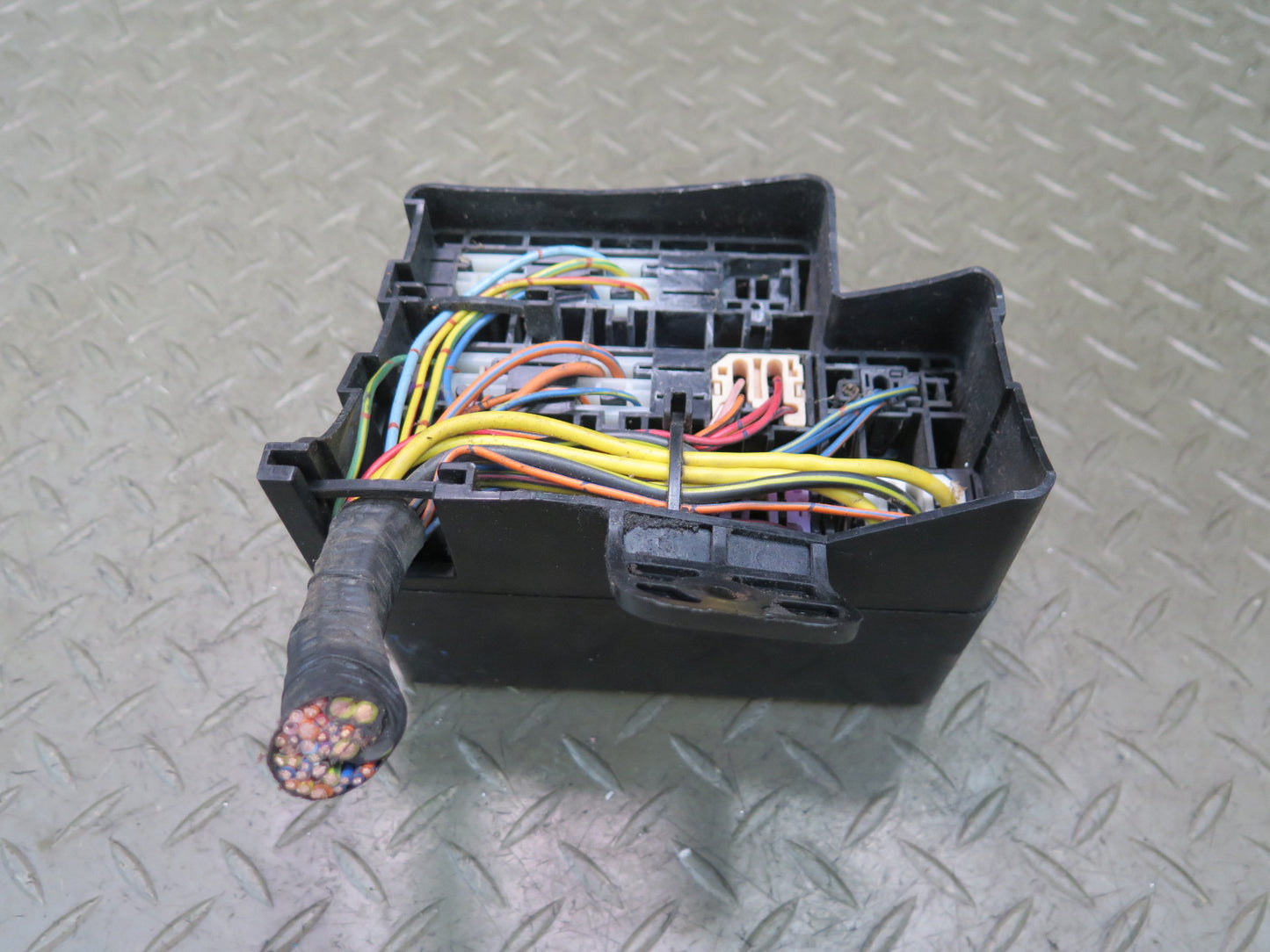 84-89 Nissan Z31 300ZX Engine Bay Small Fuse Relay Box Module OEM