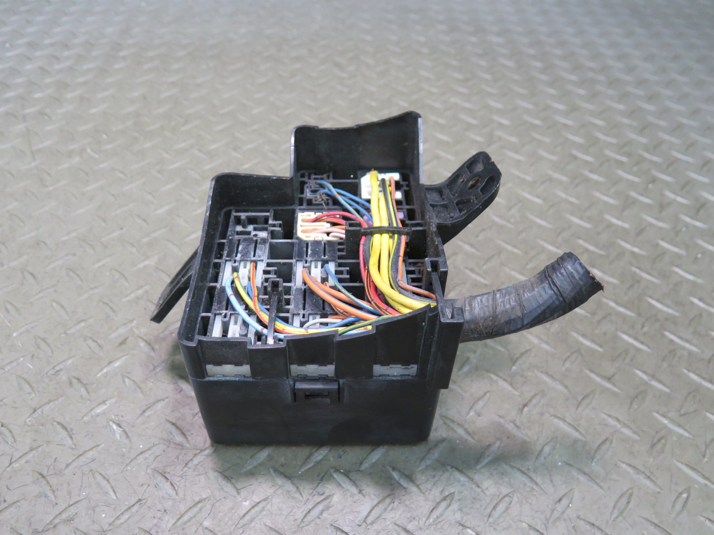 84-89 Nissan Z31 300ZX Engine Bay Small Fuse Relay Box Module OEM