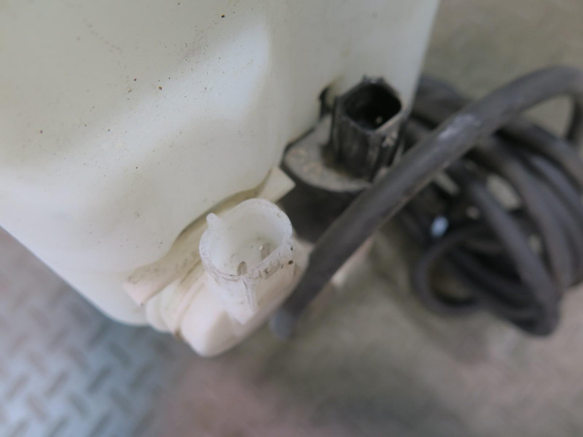 05-08 Dodge RAM 1500 DR Windshield Washer Fluid Reservoir Tank w Pump