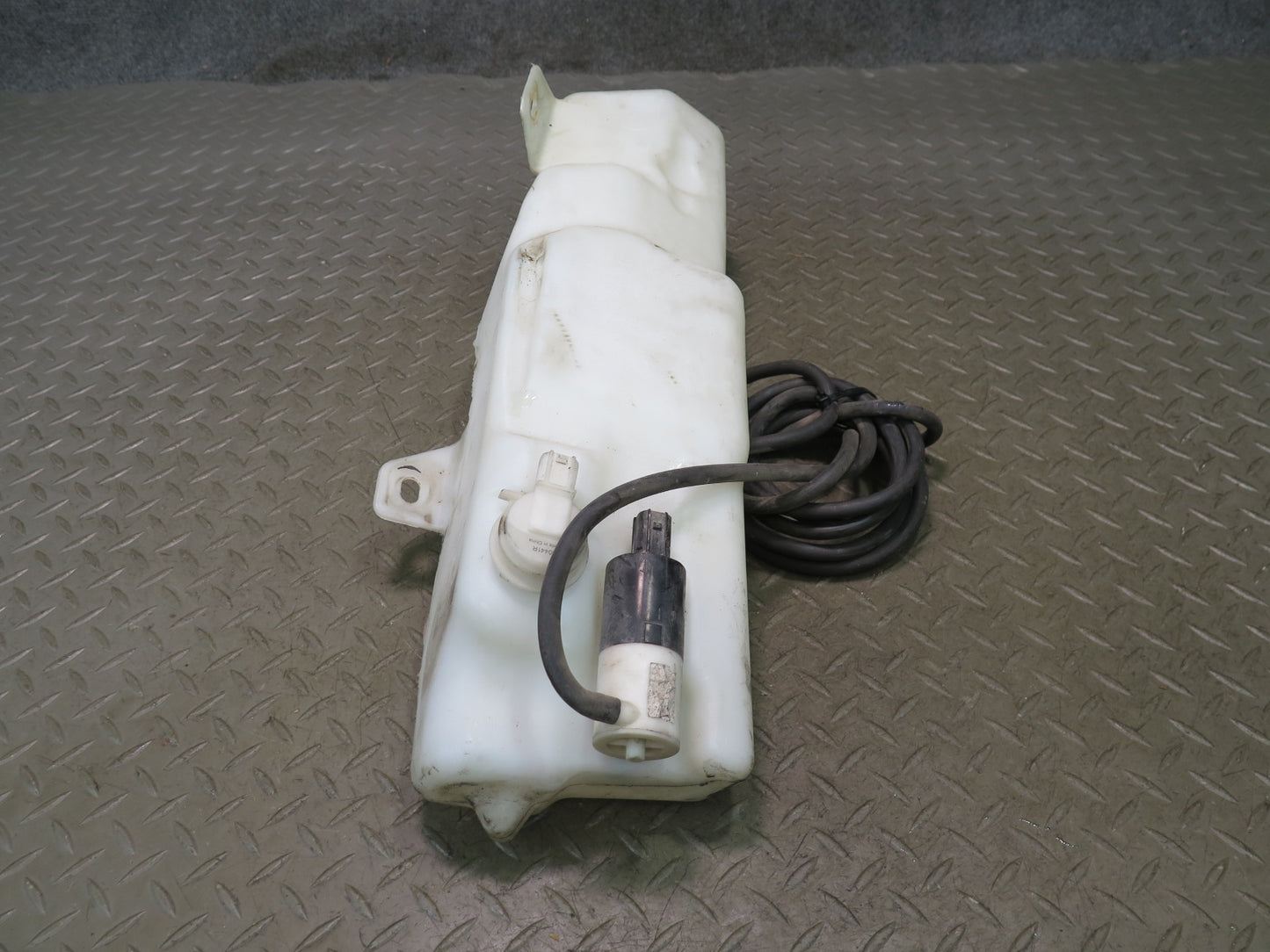 05-08 Dodge RAM 1500 DR Windshield Washer Fluid Reservoir Tank w Pump