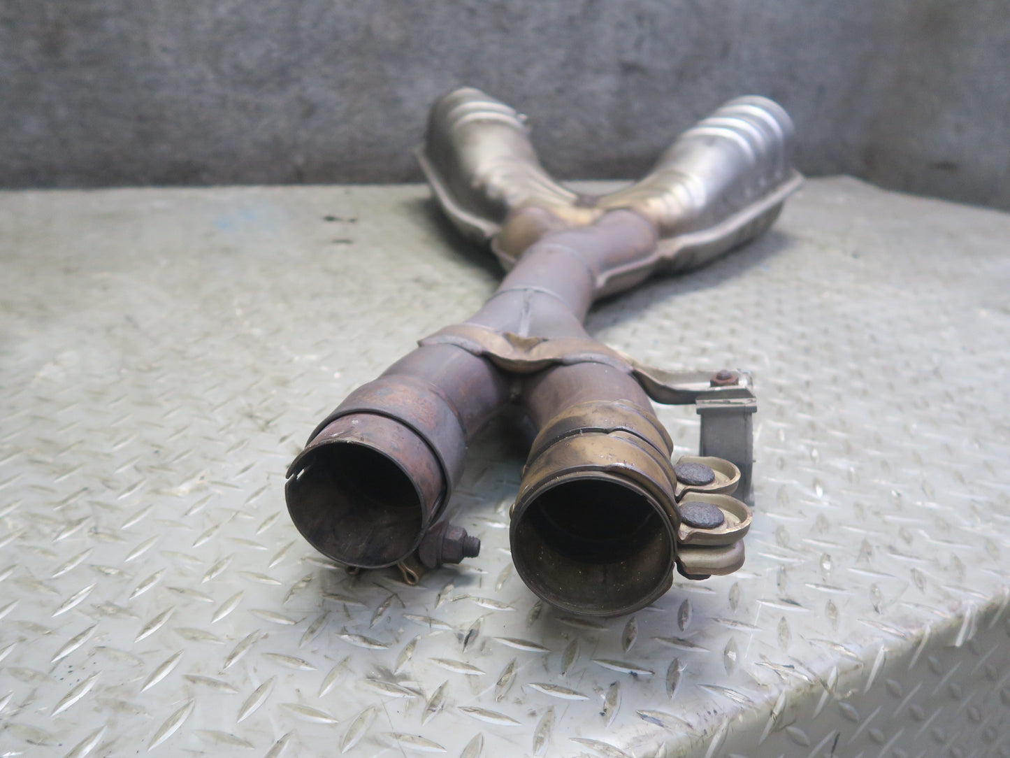 97-98 BMW E39 540i 4.4L M62 Sedan Center Exhaust Muffler Boysen 1432971 OEM