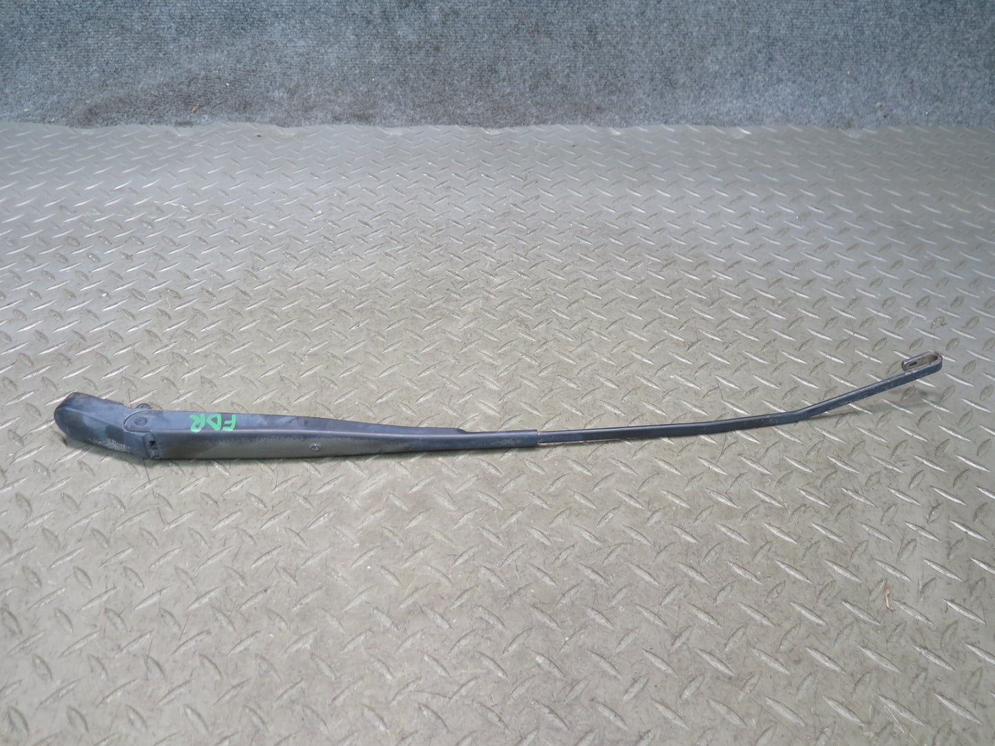 02-08 Dodge RAM 1500 DR Front Left & Right Windshield Wiper Arm Set of 2