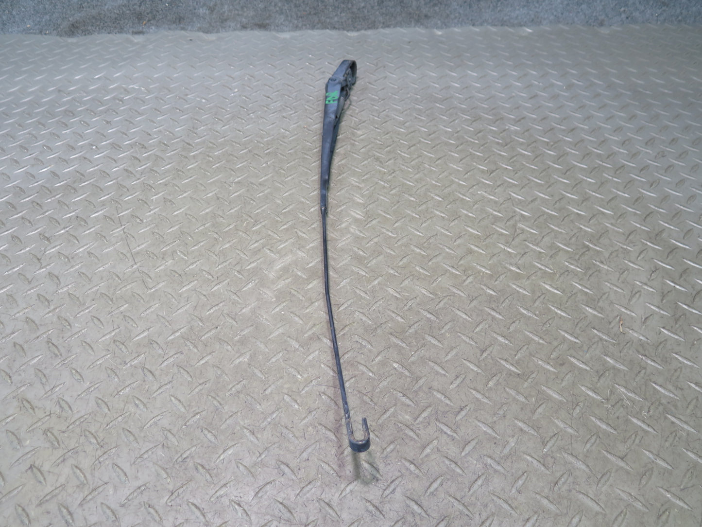 02-08 Dodge RAM 1500 DR Front Left & Right Windshield Wiper Arm Set of 2