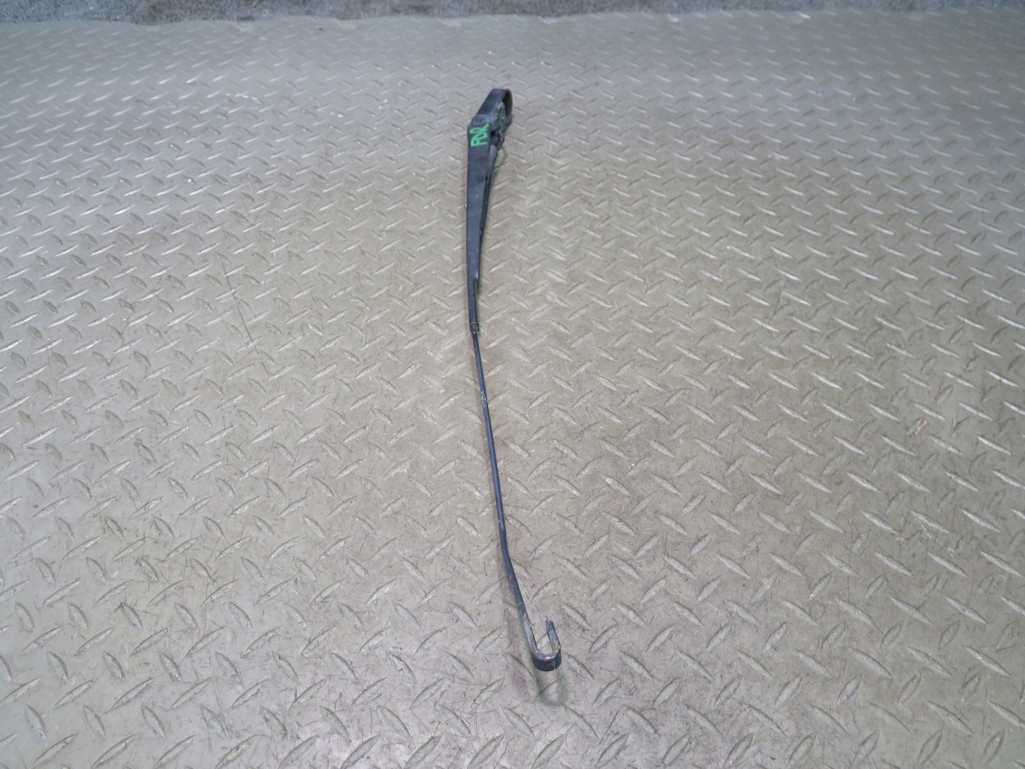 02-08 Dodge RAM 1500 DR Front Left & Right Windshield Wiper Arm Set of 2