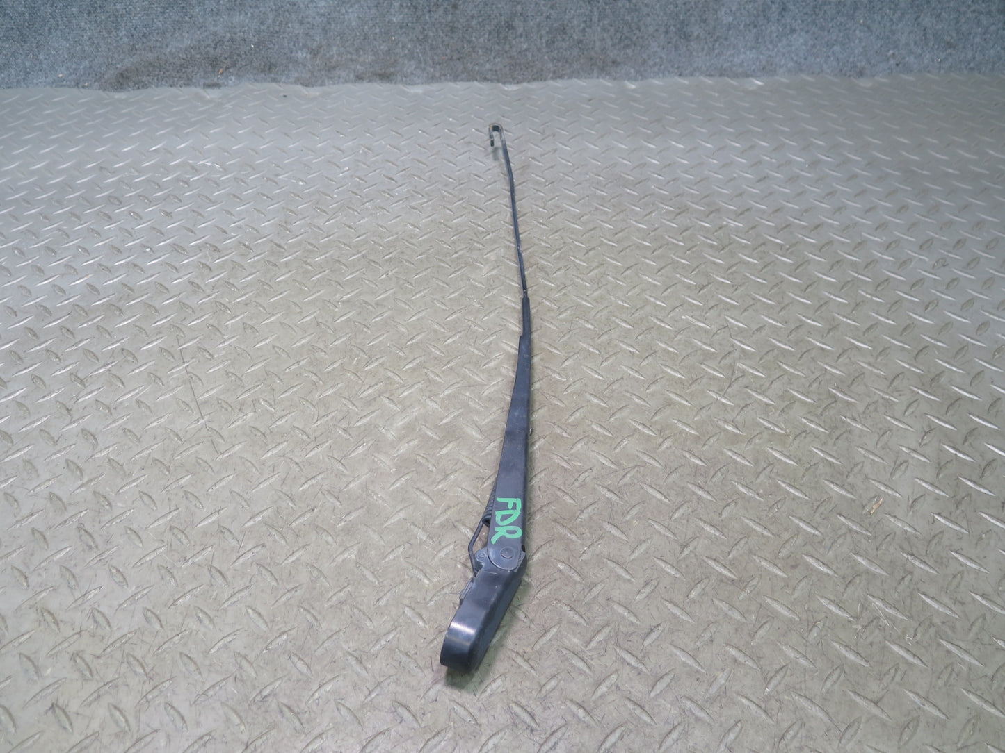 02-08 Dodge RAM 1500 DR Front Left & Right Windshield Wiper Arm Set of 2