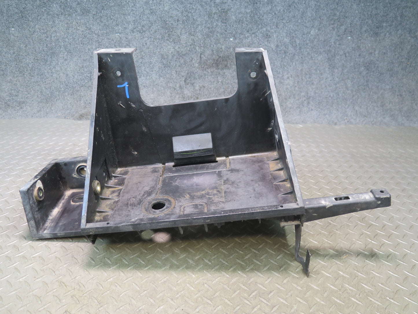 02-05 Dodge RAM 1500 DR Battery Tray Support Holder Bracket 55275831AC