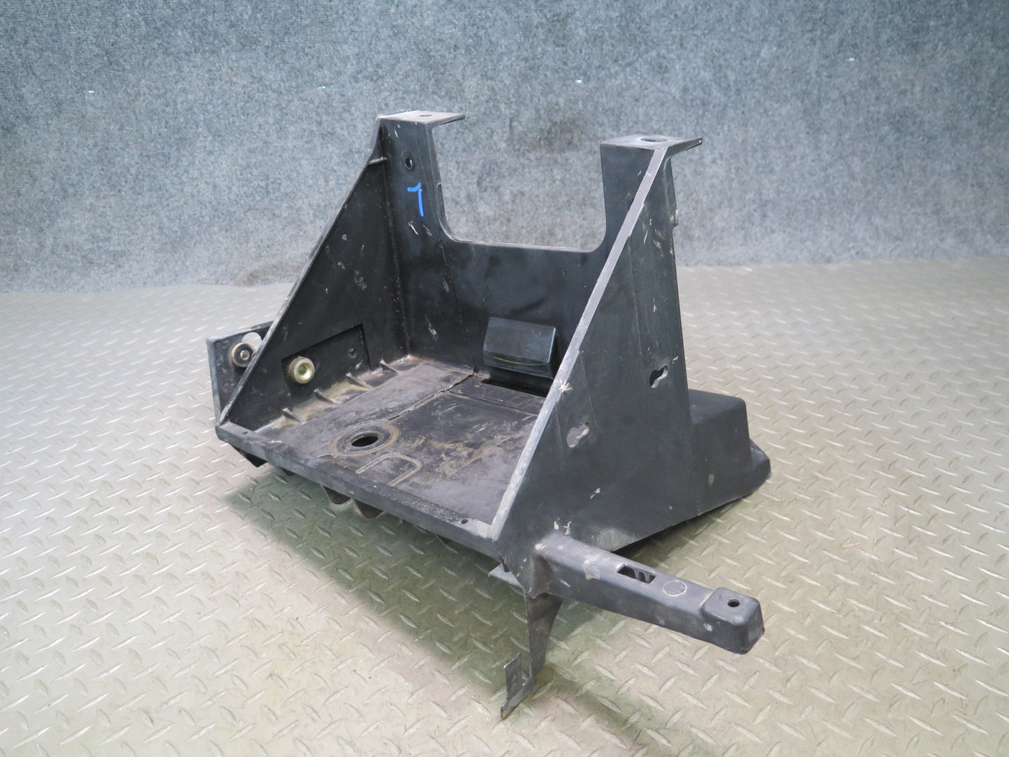 02-05 Dodge RAM 1500 DR Battery Tray Support Holder Bracket 55275831AC