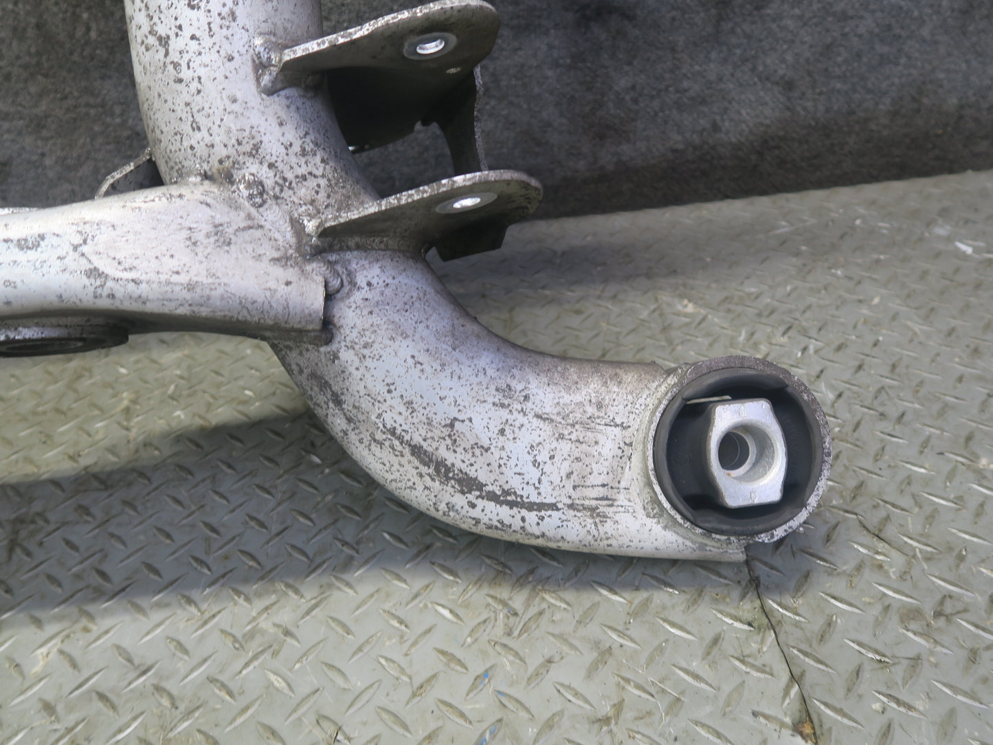 97-99 BMW E39 540i RWD Sedan Rear Crossmember Sub Frame Carrier OEM