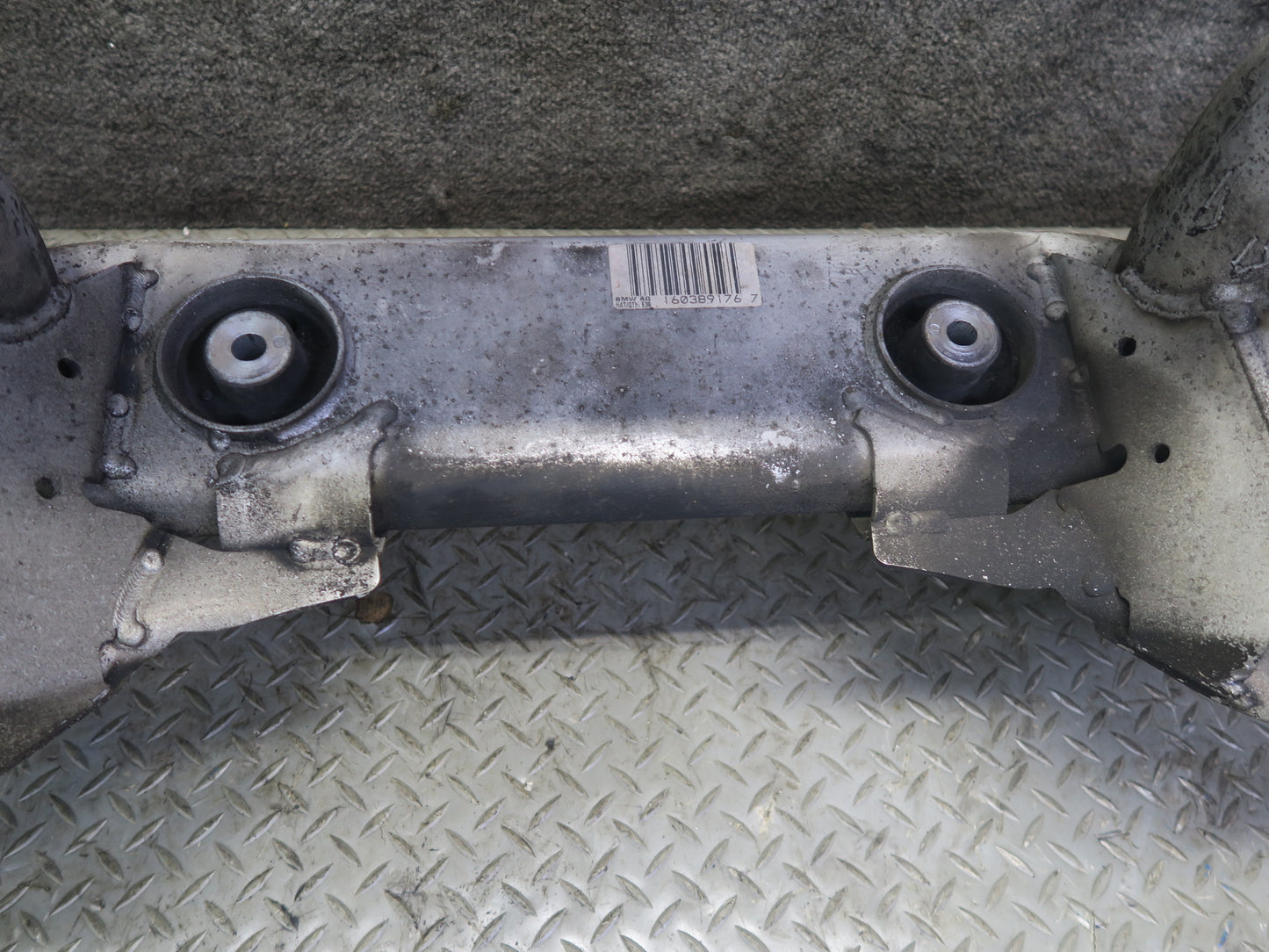 97-99 BMW E39 540i RWD Sedan Rear Crossmember Sub Frame Carrier OEM