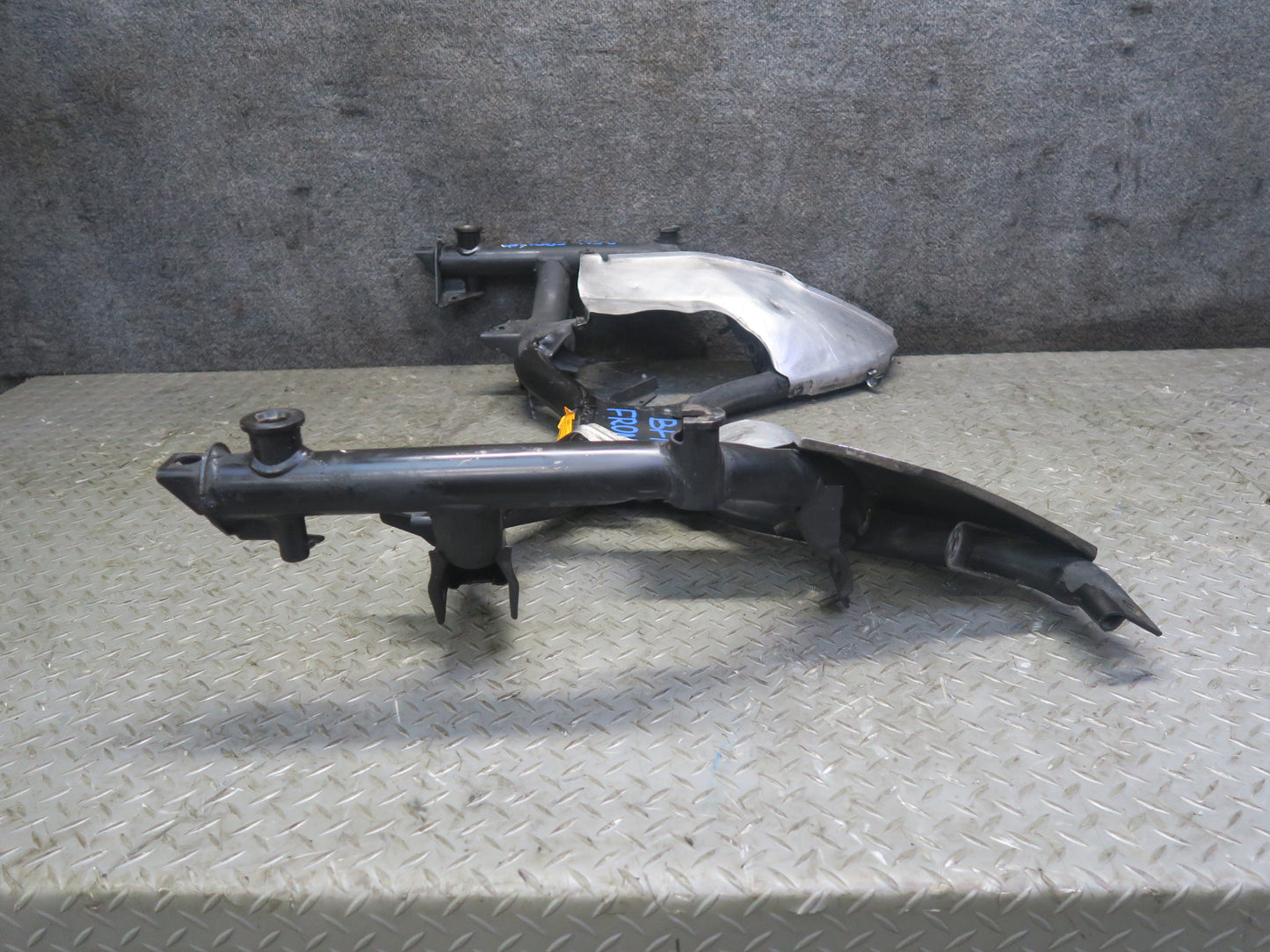 97-03 BMW E39 540i 4.4L M62 Front Suspension Crossmember w Heat Shield Assy OEM