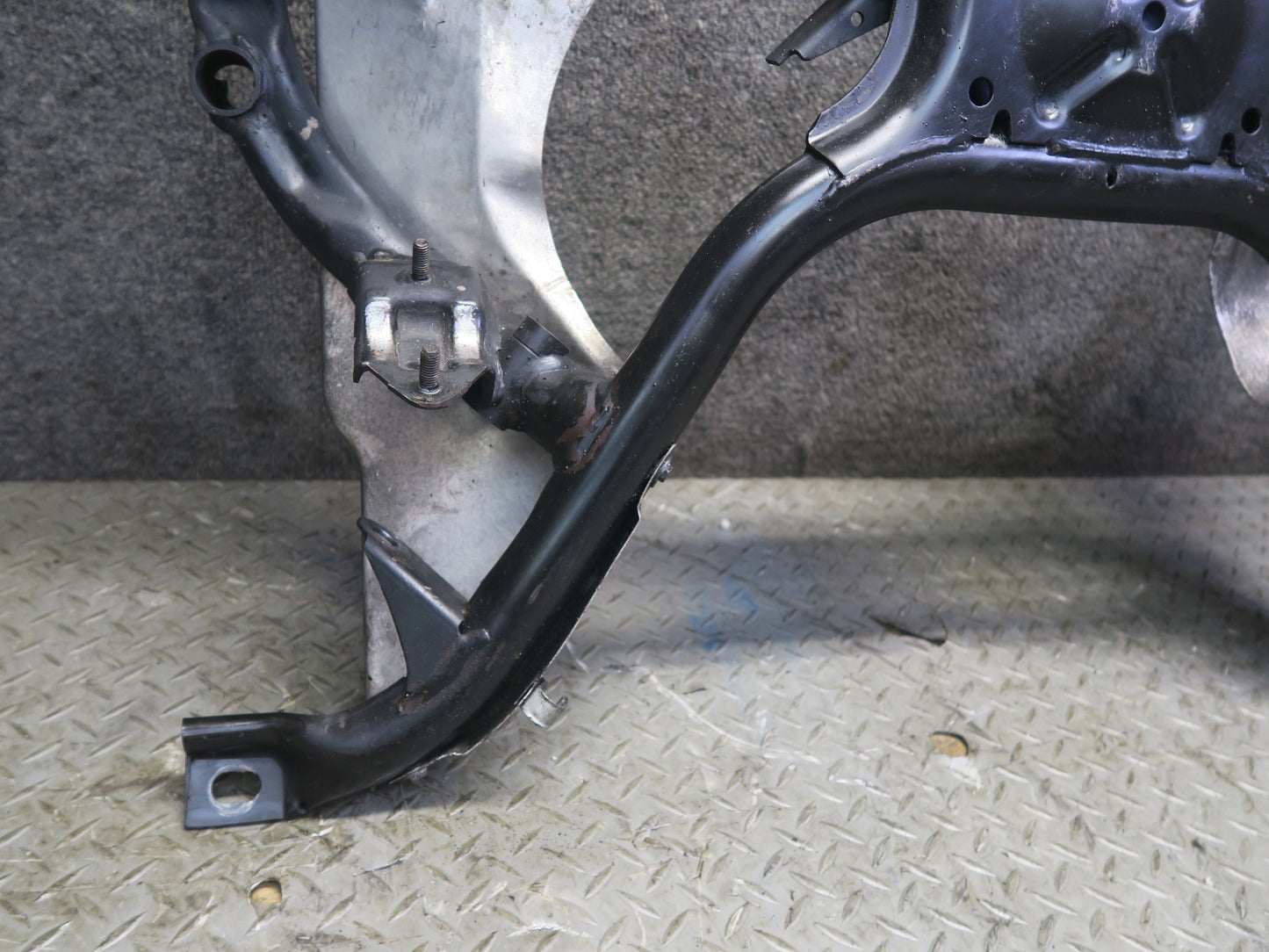 97-03 BMW E39 540i 4.4L M62 Front Suspension Crossmember w Heat Shield Assy OEM