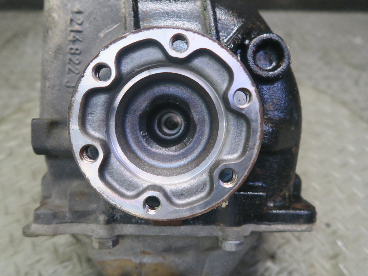 01-06 BMW E46 330i 330Ci A/T Rear Differential Carrier 3.38 Ratio 7505393 OEM