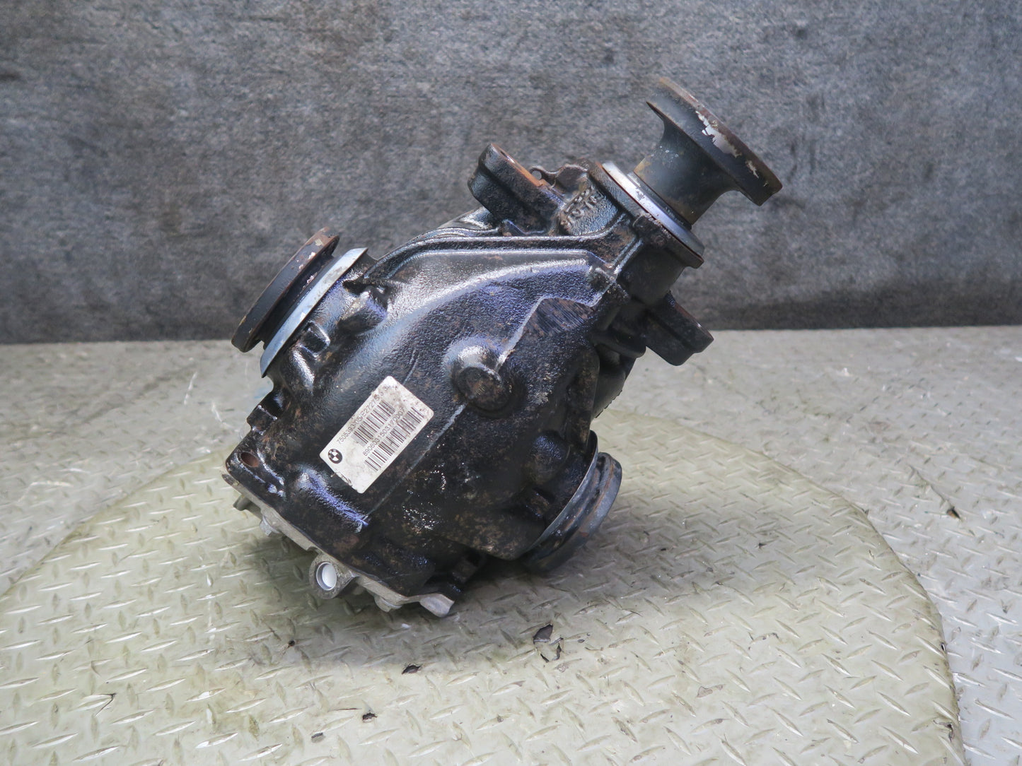01-06 BMW E46 330i 330Ci A/T Rear Differential Carrier 3.38 Ratio 7505393 OEM
