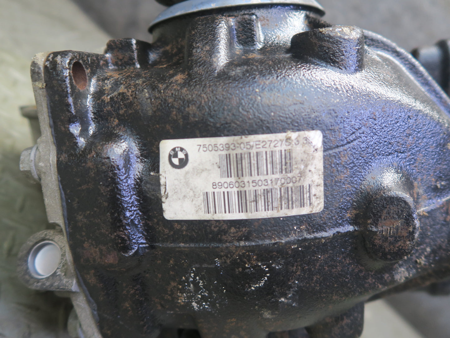 01-06 BMW E46 330i 330Ci A/T Rear Differential Carrier 3.38 Ratio 7505393 OEM