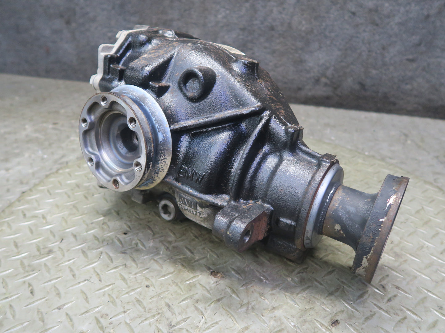 01-06 BMW E46 330i 330Ci A/T Rear Differential Carrier 3.38 Ratio 7505393 OEM