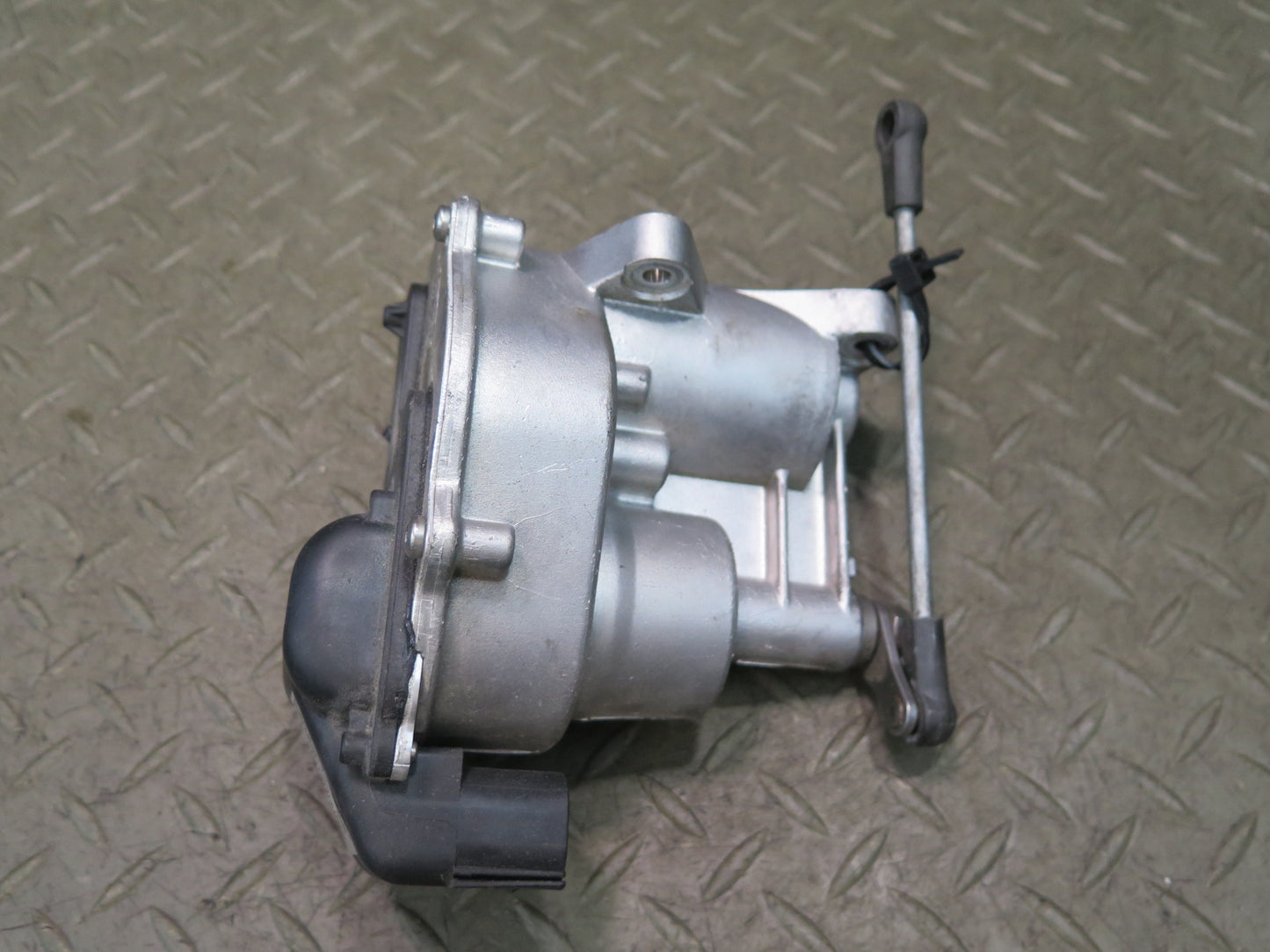 2006-2010 BMW E64 E63 M6 S85 V10 Engine Throttle Body Actuator