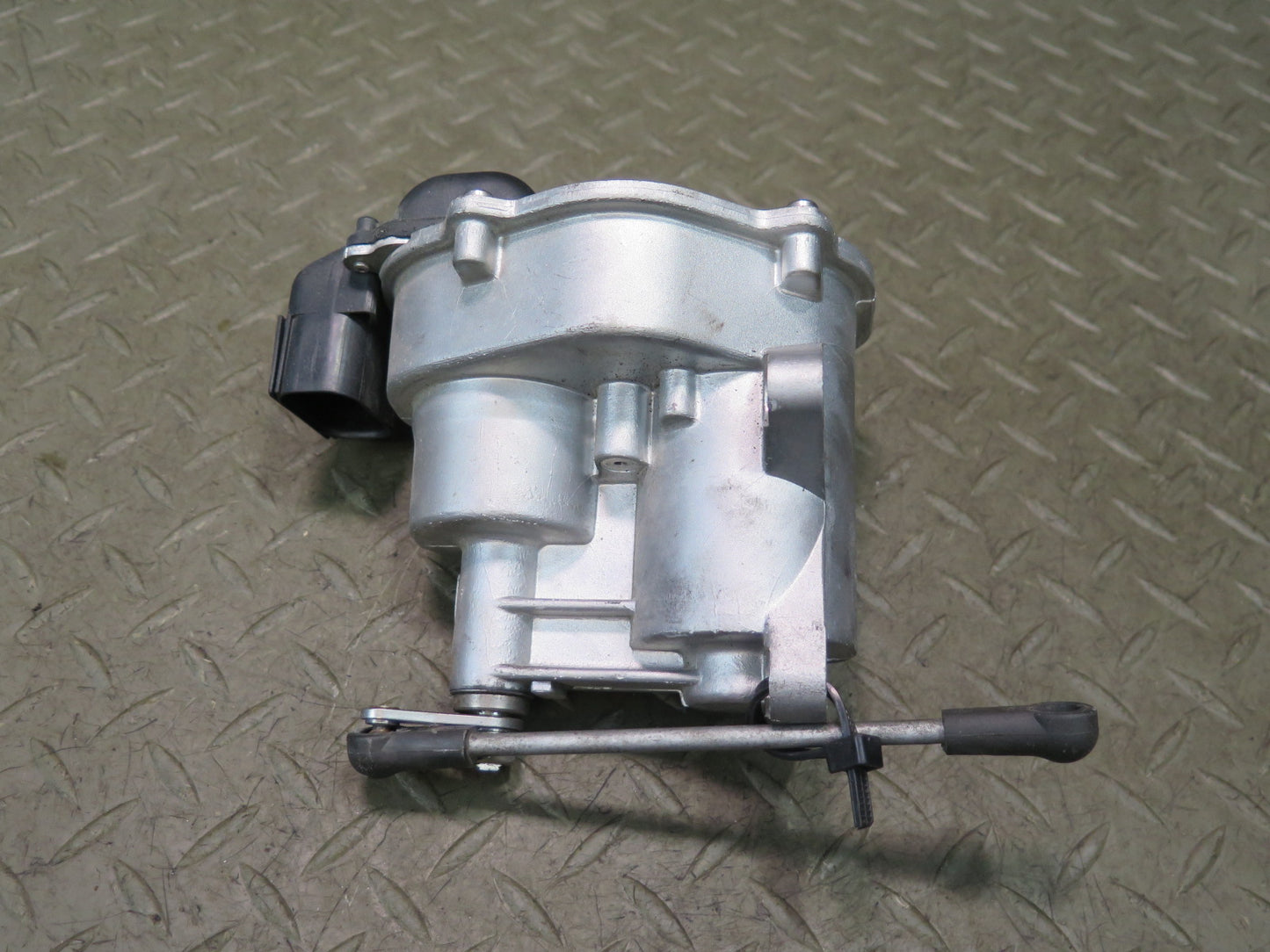 2006-2010 BMW E64 E63 M6 S85 V10 Engine Throttle Body Actuator