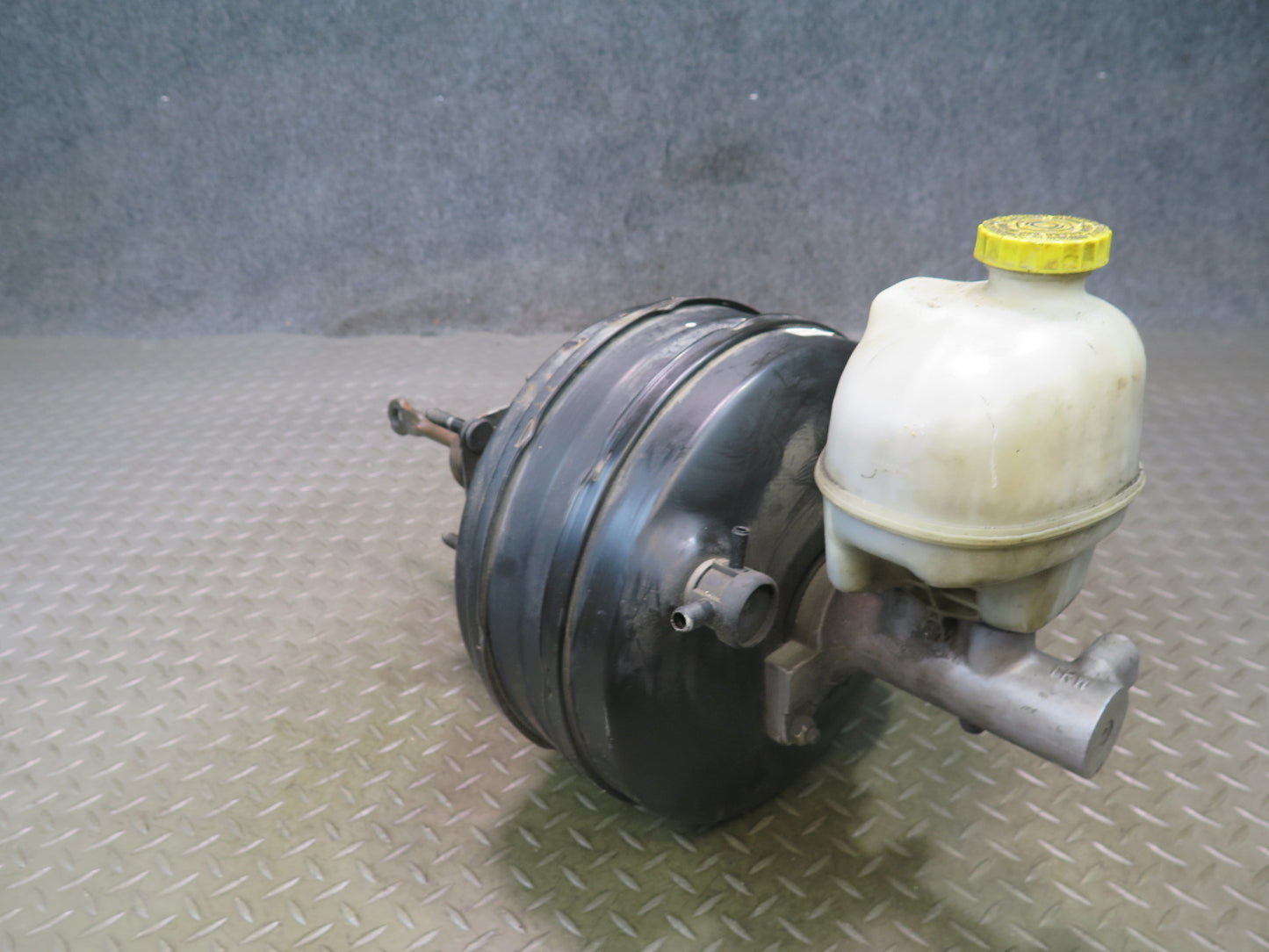 2005 Dodge RAM 1500 DR Brake Master Cylinder Booster Fluid Reservoir Tank