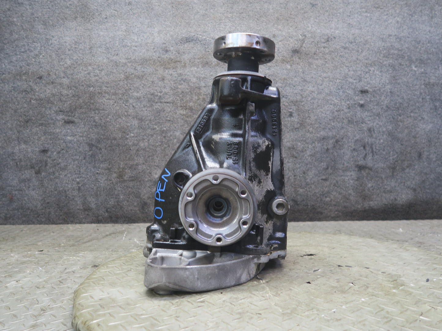 97-03 BMW E39 540i M62 M/T Rear Differential Carrier 2.81 Ratio 1428520 OEM