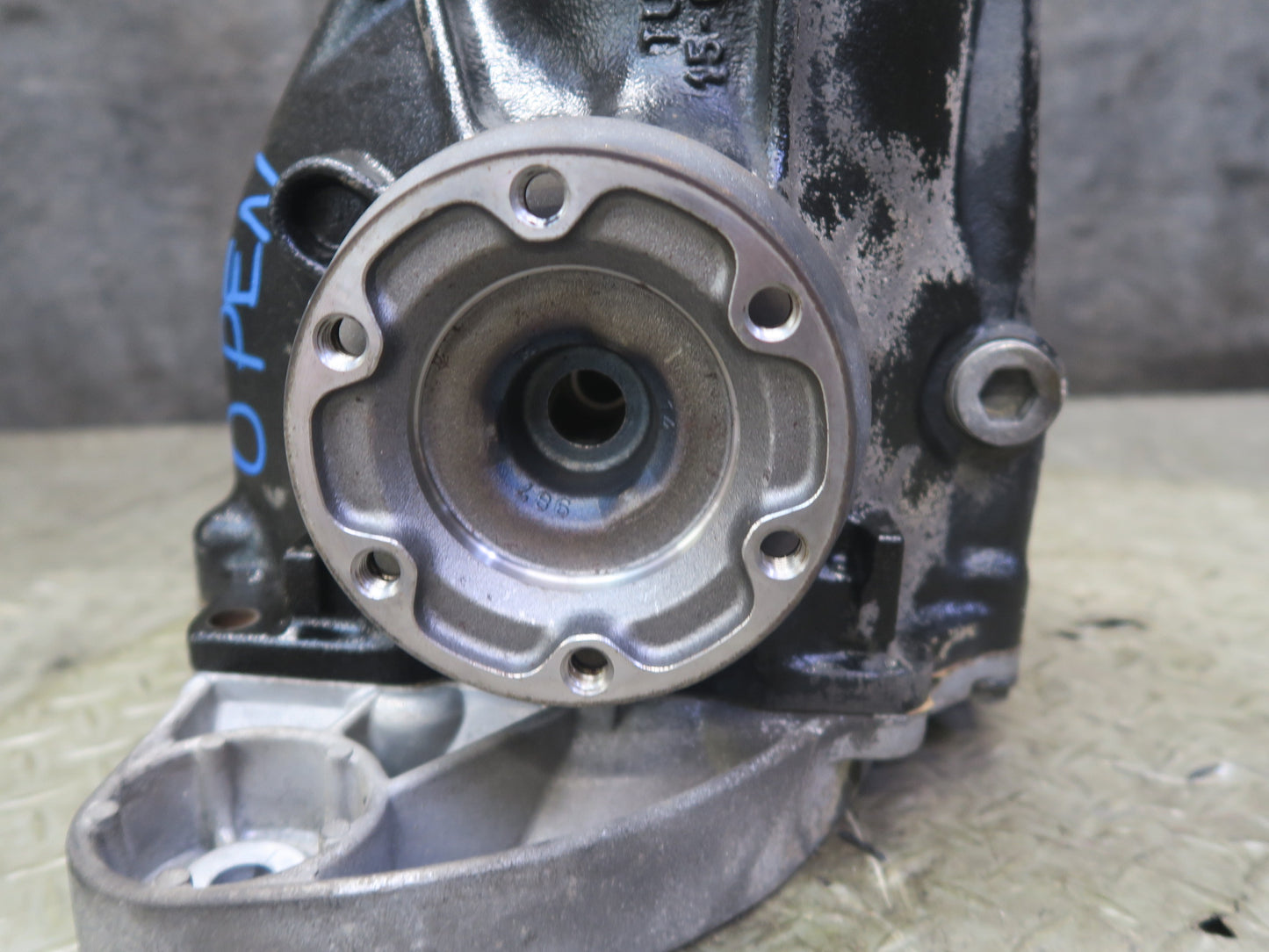 97-03 BMW E39 540i M62 M/T Rear Differential Carrier 2.81 Ratio 1428520 OEM