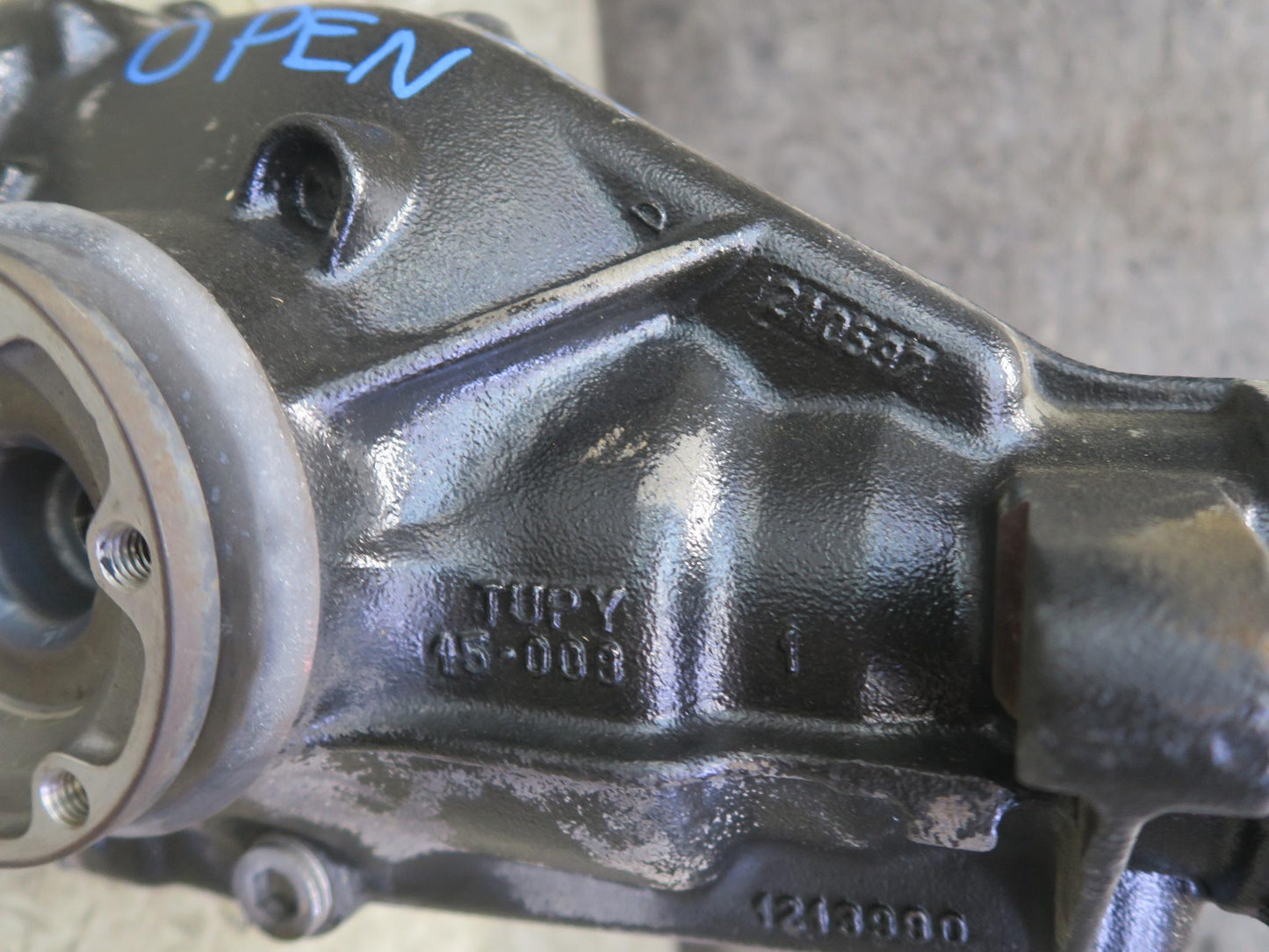 97-03 BMW E39 540i M62 M/T Rear Differential Carrier 2.81 Ratio 1428520 OEM
