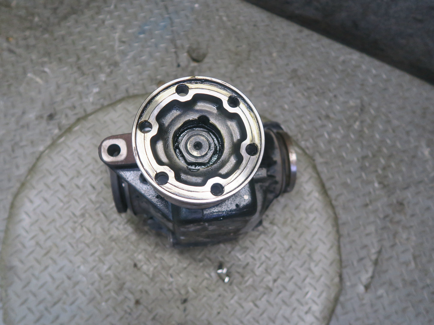 97-03 BMW E39 540i M62 M/T Rear Differential Carrier 2.81 Ratio 1428520 OEM
